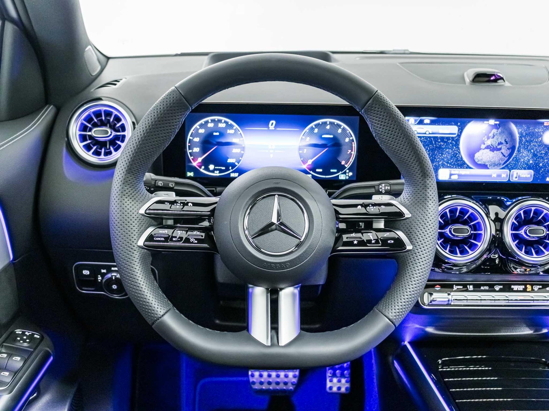 MERCEDES-BENZ GLA 250 4MATIC Swiss Star-image-10