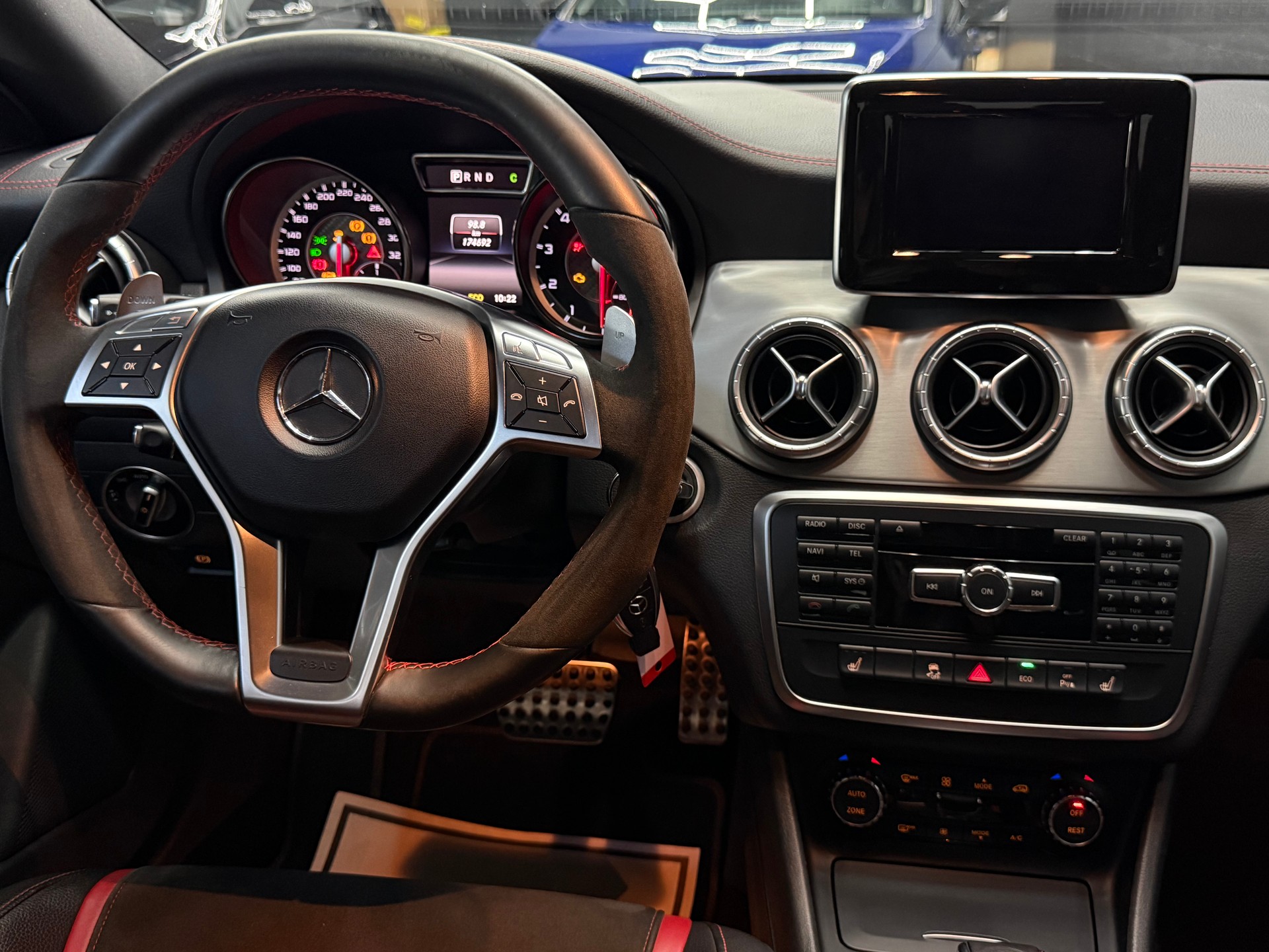 MERCEDES-BENZ CLA 45 AMG 4Matic Speedshift-image-10