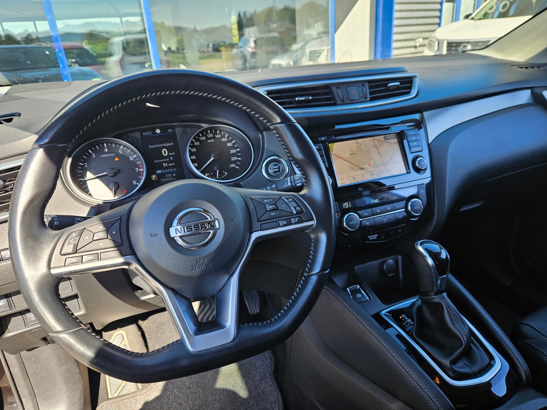 NISSAN Qashqai 1.3 DIG-T tekna DCT-showroom-element-3