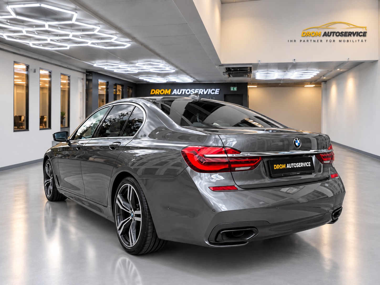 BMW 740d xDrive Steptronic-showroom-element-3