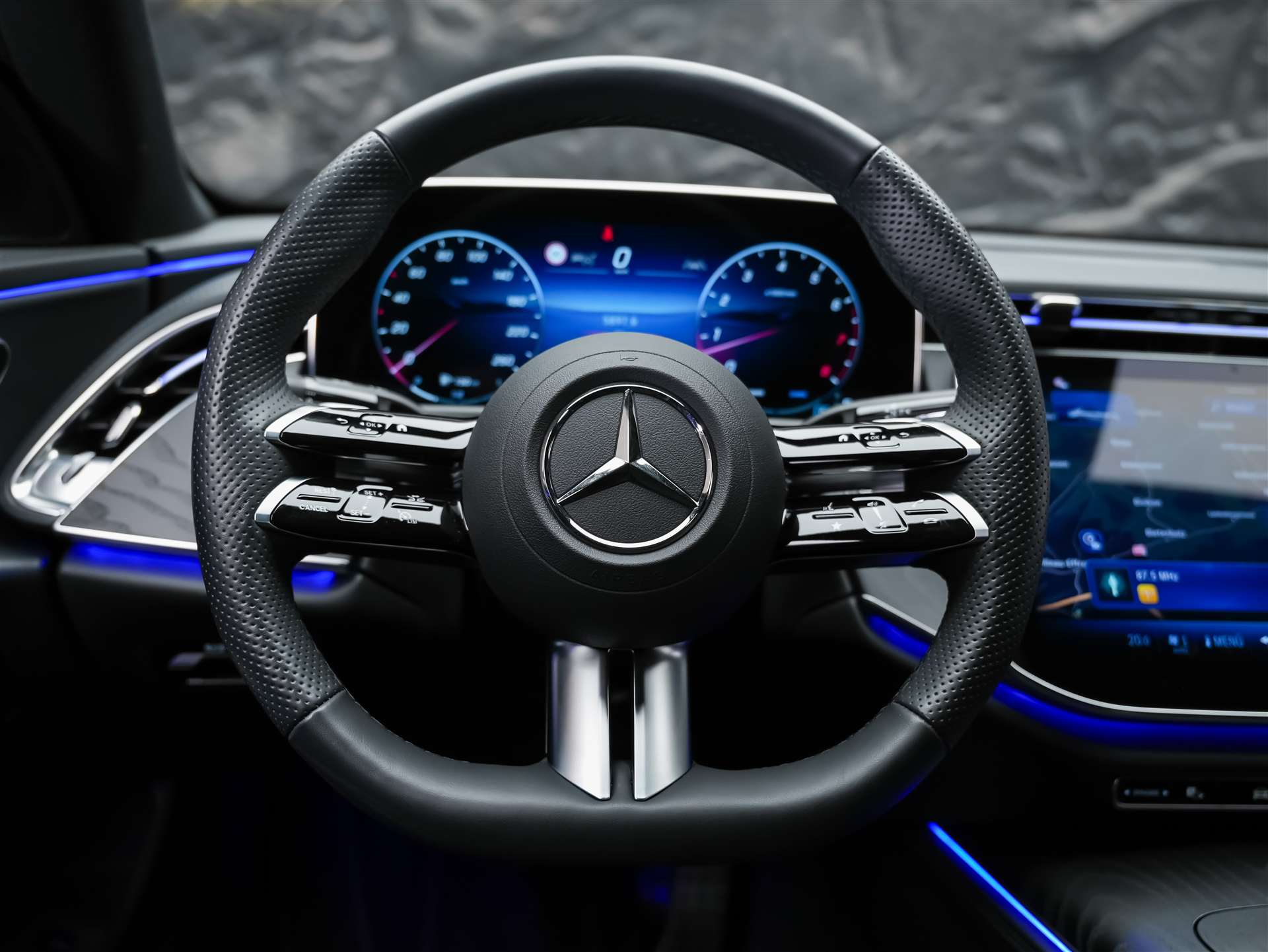 MERCEDES-BENZ E 200 AMG Line 9G-Tronic *Werksgarantie*21" Felgen*Lenkradheizung*-image-25