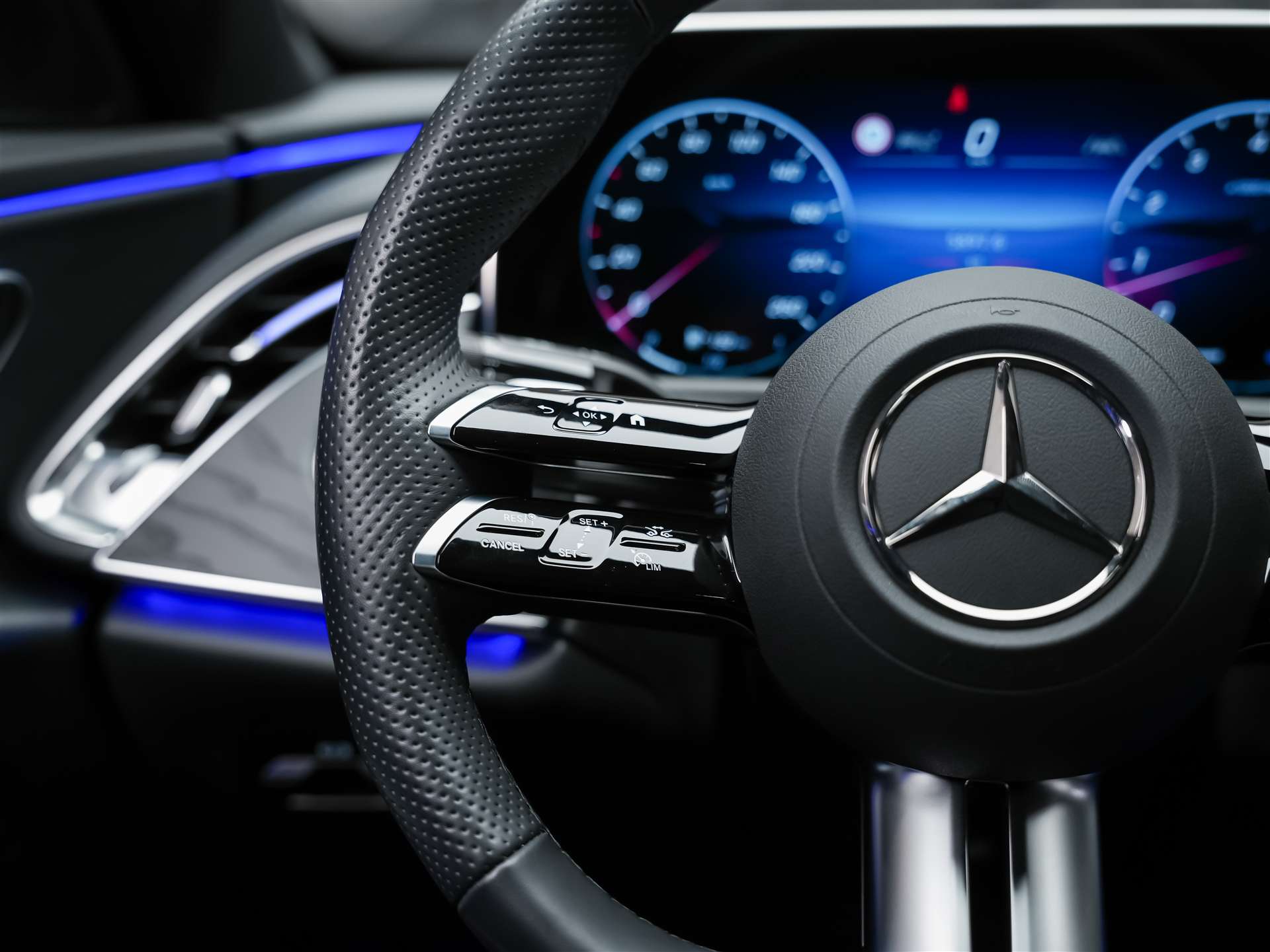 MERCEDES-BENZ E 200 AMG Line 9G-Tronic *Werksgarantie*21" Felgen*Lenkradheizung*-image-26
