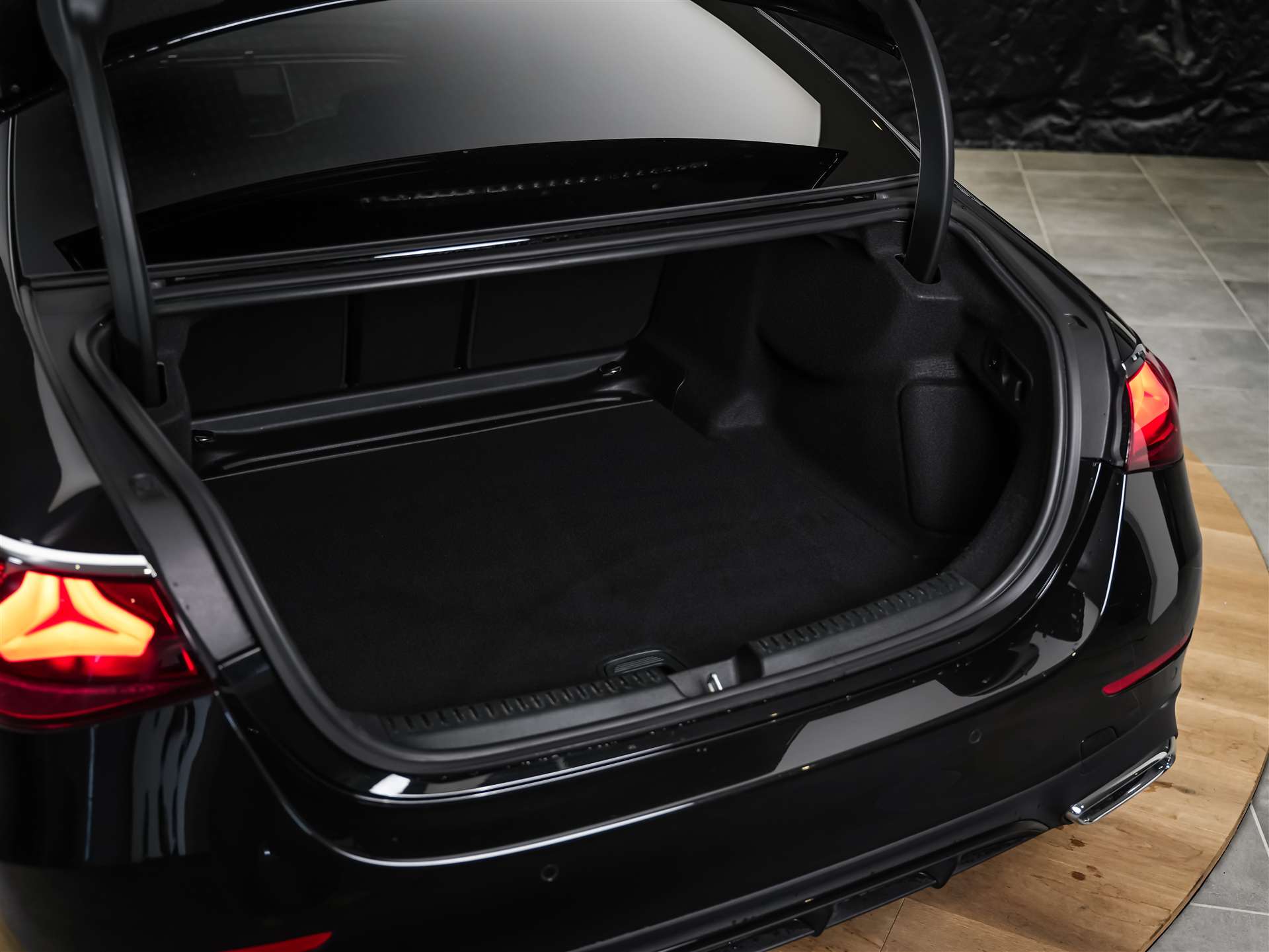 MERCEDES-BENZ E 200 AMG Line 9G-Tronic *Werksgarantie*21" Felgen*Lenkradheizung*-image-41