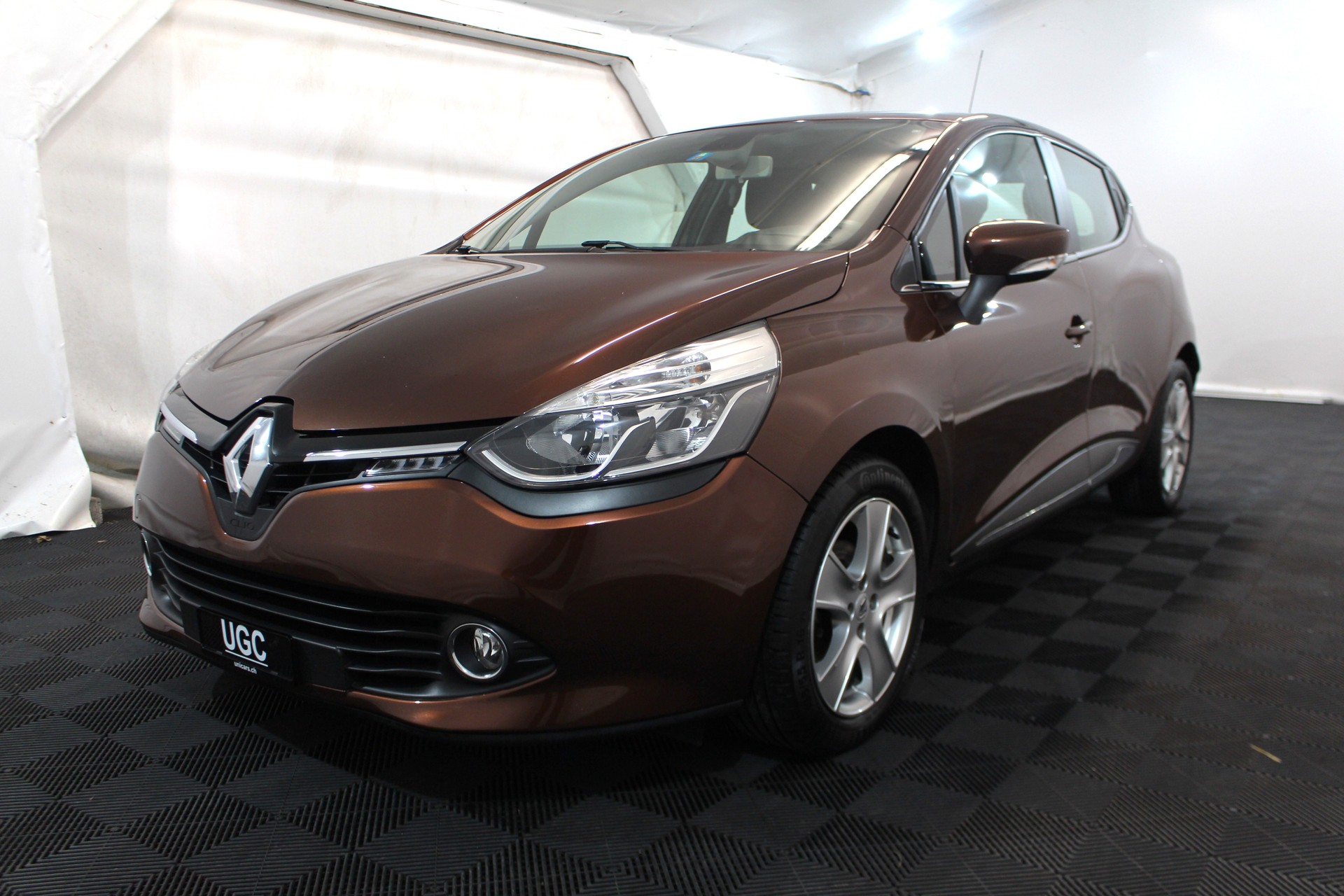 RENAULT Clio 0.9 TCe Swiss Edition S/S-showroom-element-2