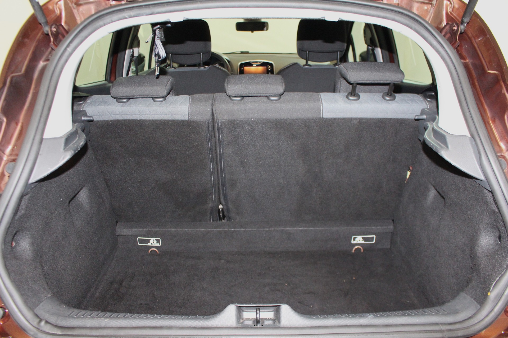 RENAULT Clio 0.9 TCe Swiss Edition S/S-image-8