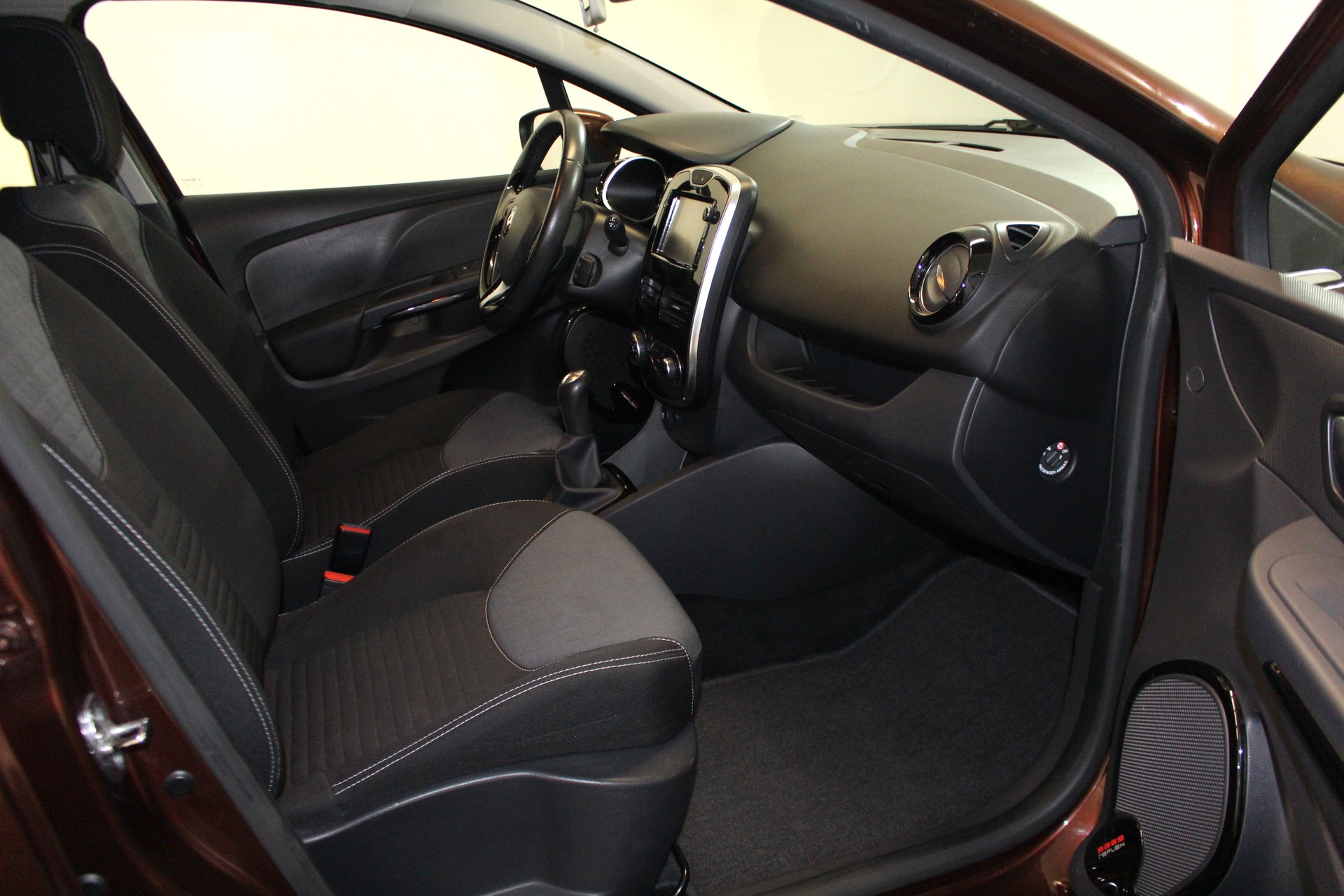 RENAULT Clio 0.9 TCe Swiss Edition S/S-image-10