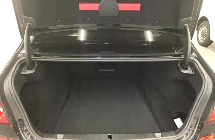 BMW M760Li xDrive Steptronic-image-12
