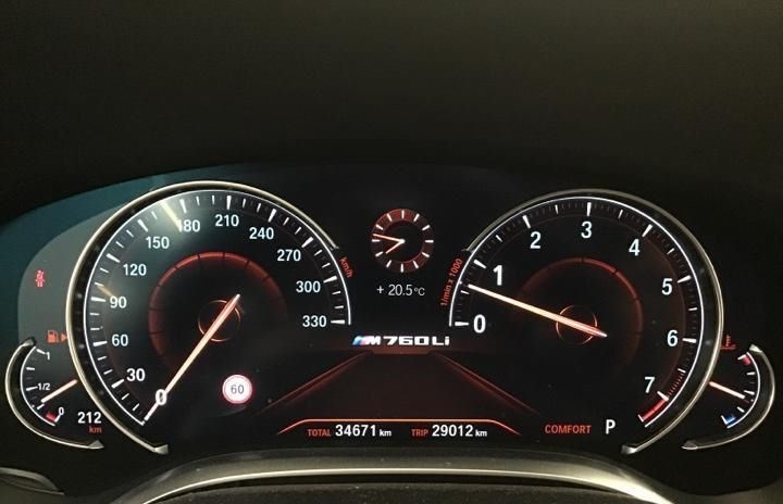 BMW M760Li xDrive Steptronic-image-15