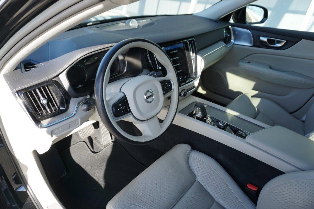 VOLVO V60 Cross Country 2.0 B4 AWD-image-4