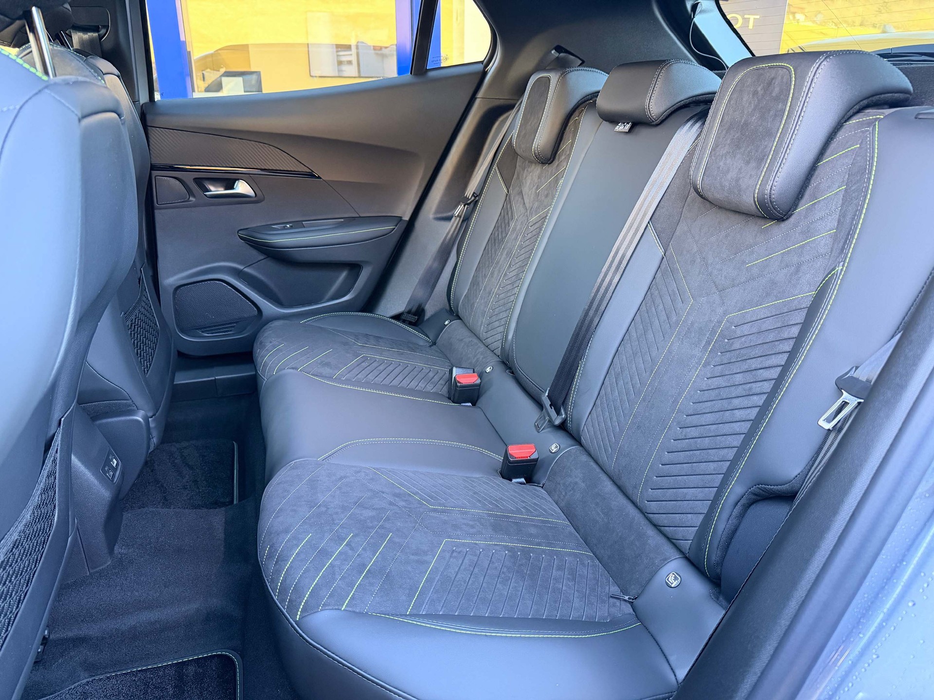 PEUGEOT 2008 1.2 Hybrid 145 GT-image-8