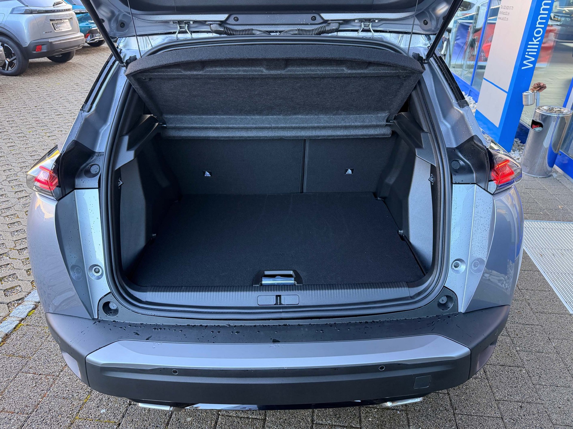 PEUGEOT 2008 1.2 Hybrid 145 GT-image-7