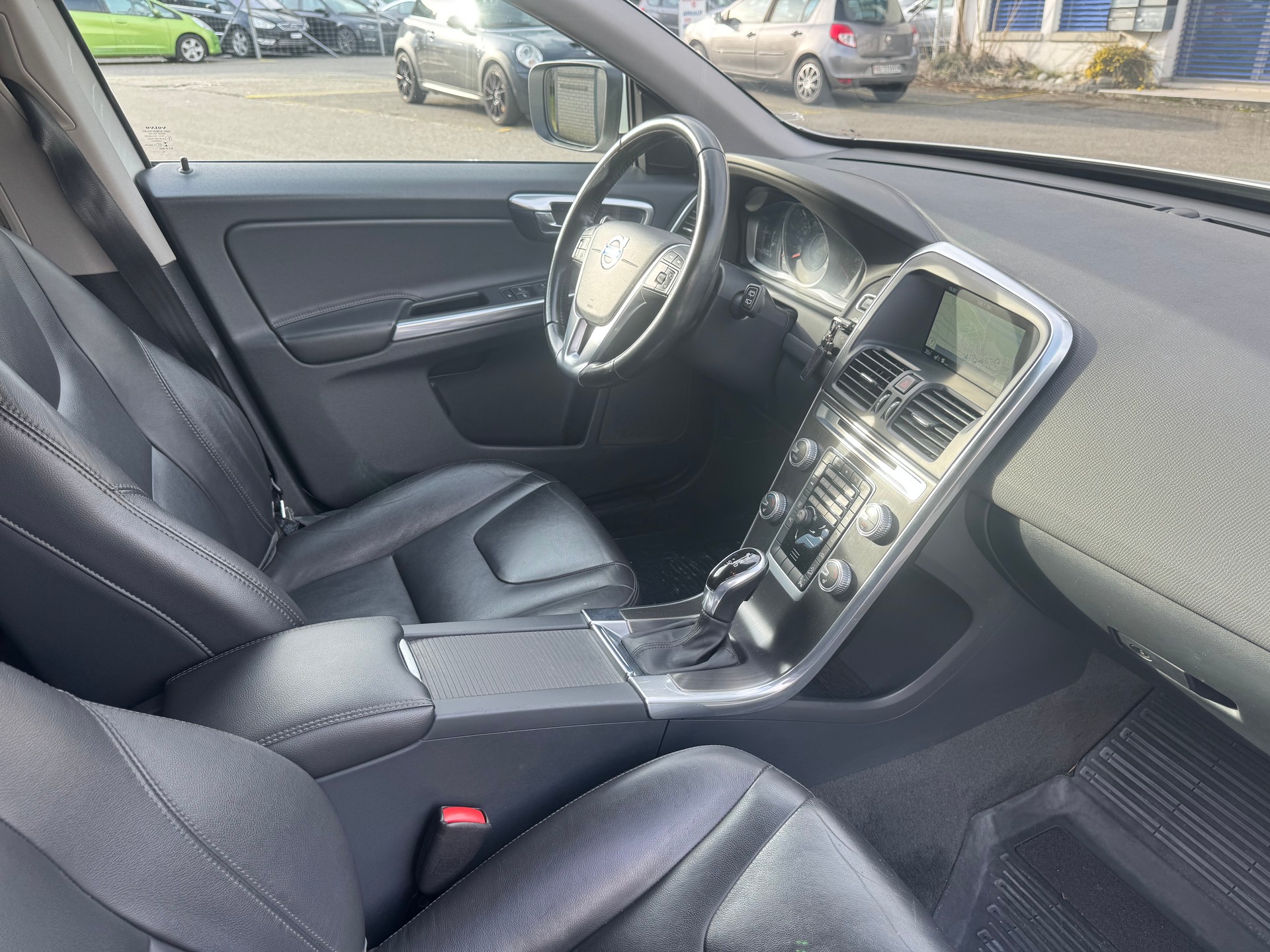 VOLVO XC60 D4 AWD Kinetic Geartronic-image-10
