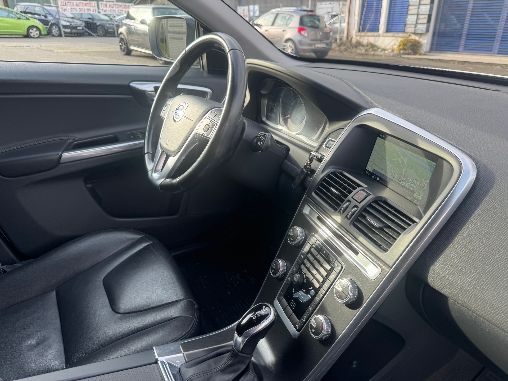 VOLVO XC60 D4 AWD Kinetic Geartronic-image-11