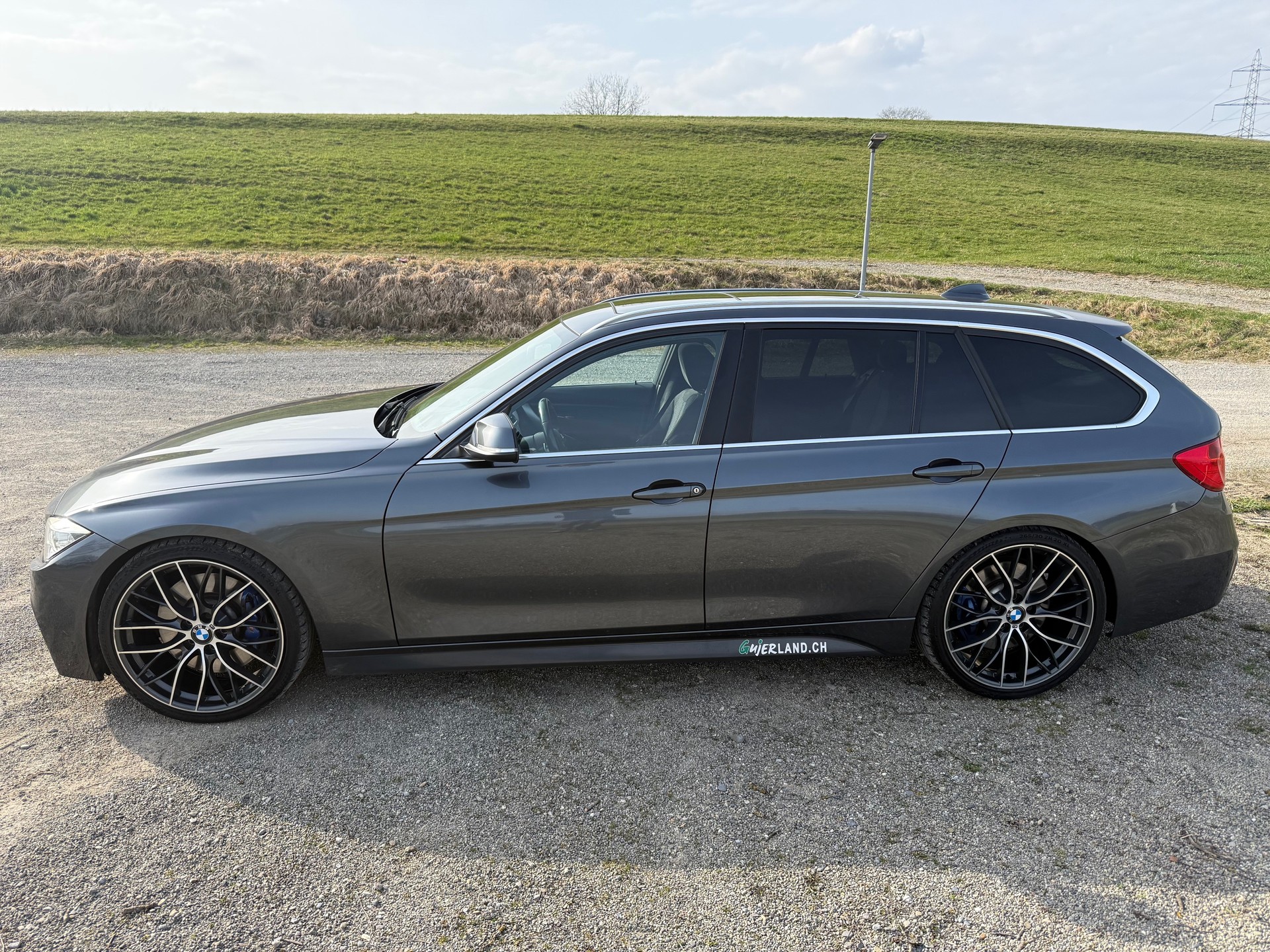 BMW 330d xDrive Touring Steptronic-image-1