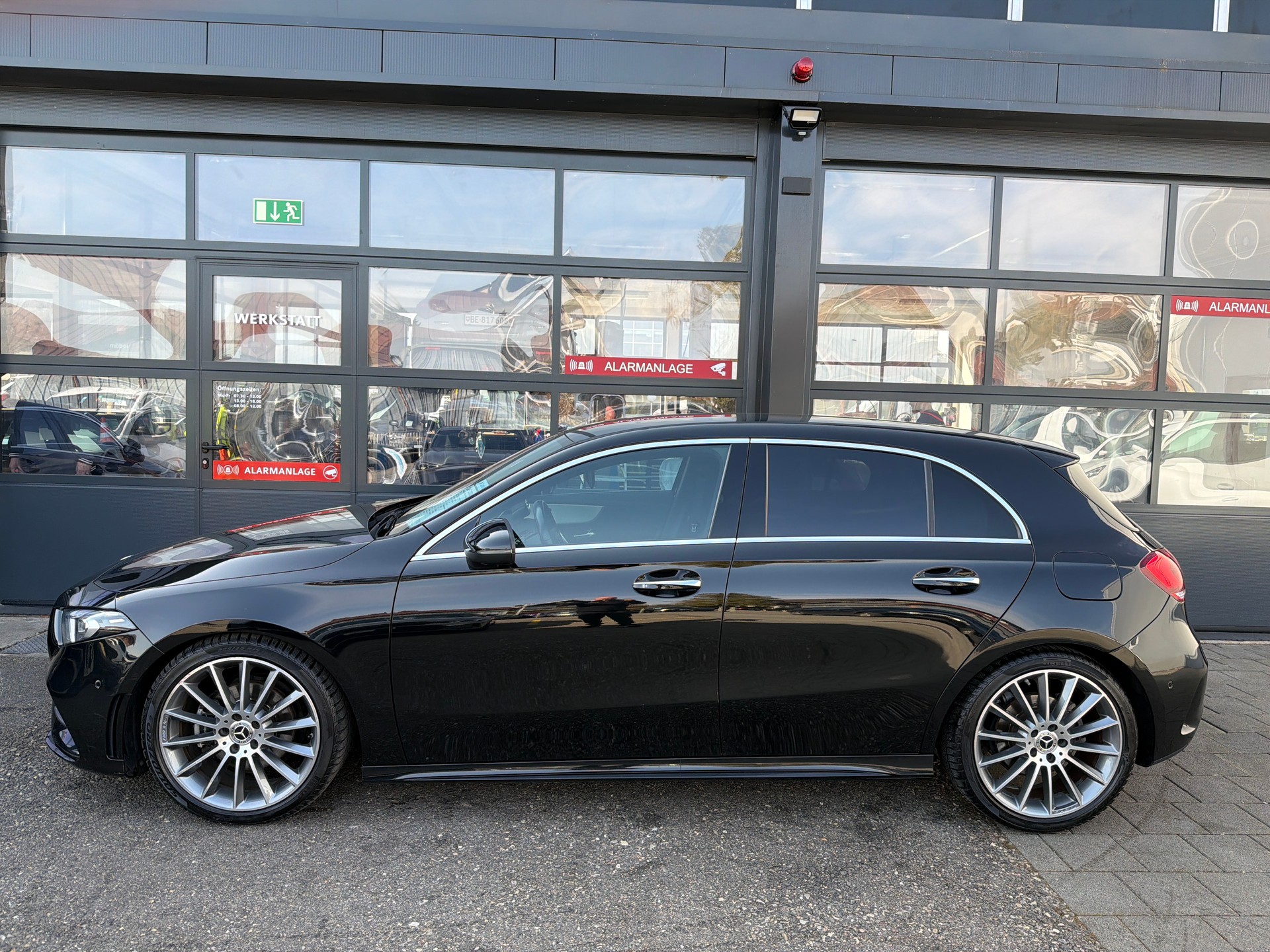 MERCEDES-BENZ A 200 AMG Line 7G-DCT-showroom-element-2