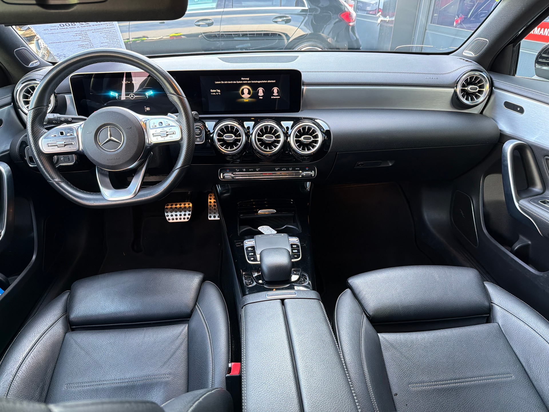 MERCEDES-BENZ A 200 AMG Line 7G-DCT-image-8