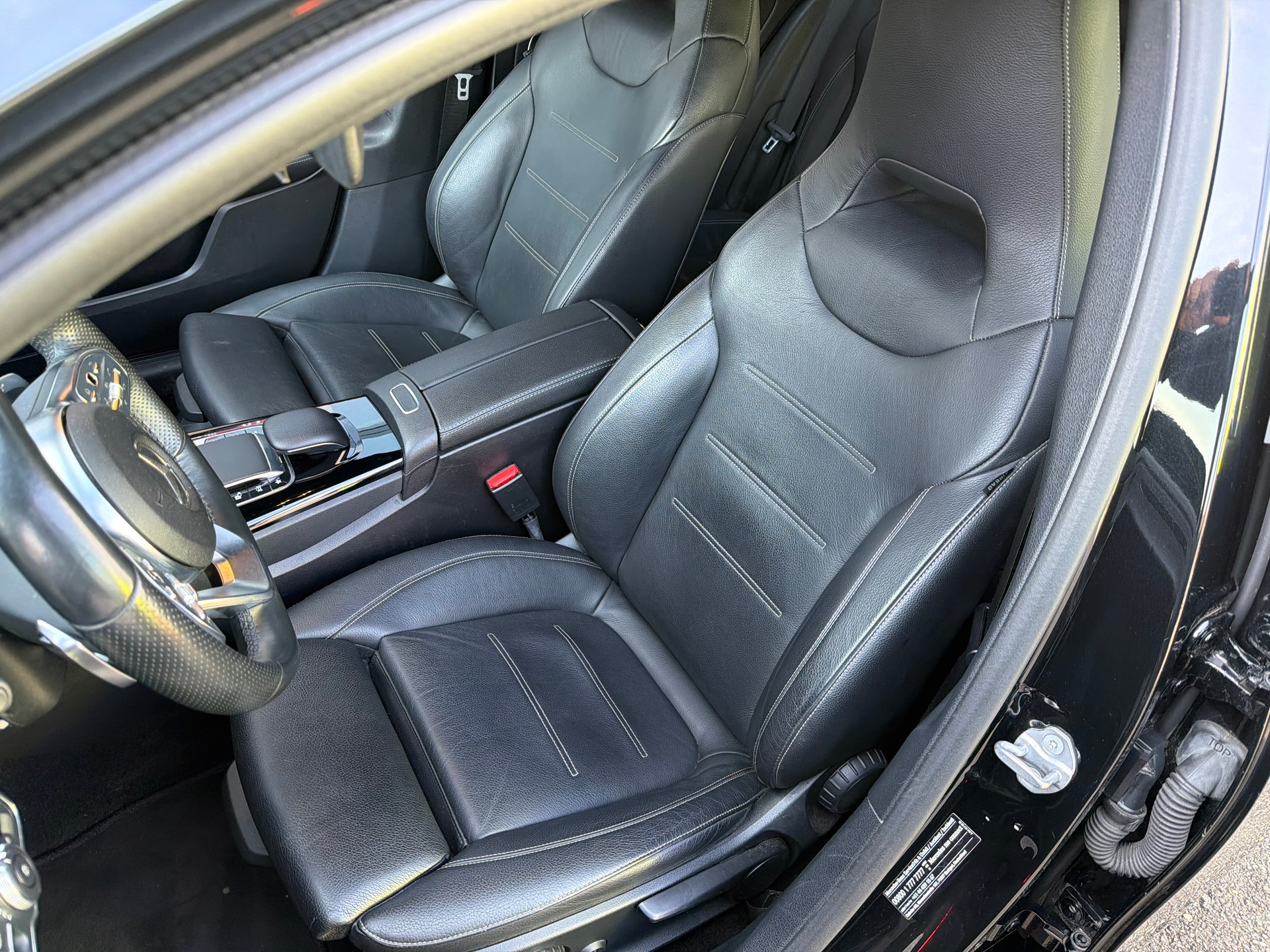 MERCEDES-BENZ A 200 AMG Line 7G-DCT-image-7