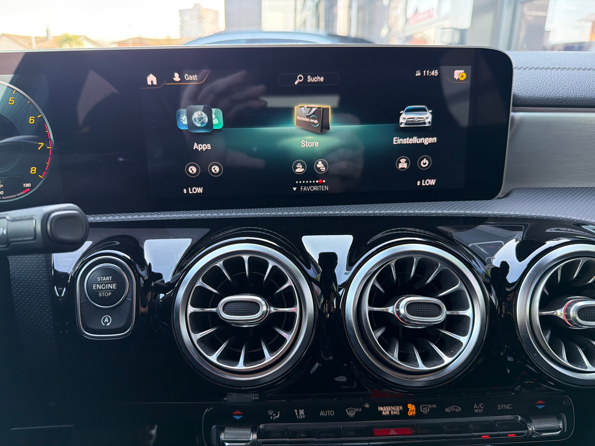 MERCEDES-BENZ A 200 AMG Line 7G-DCT-image-13