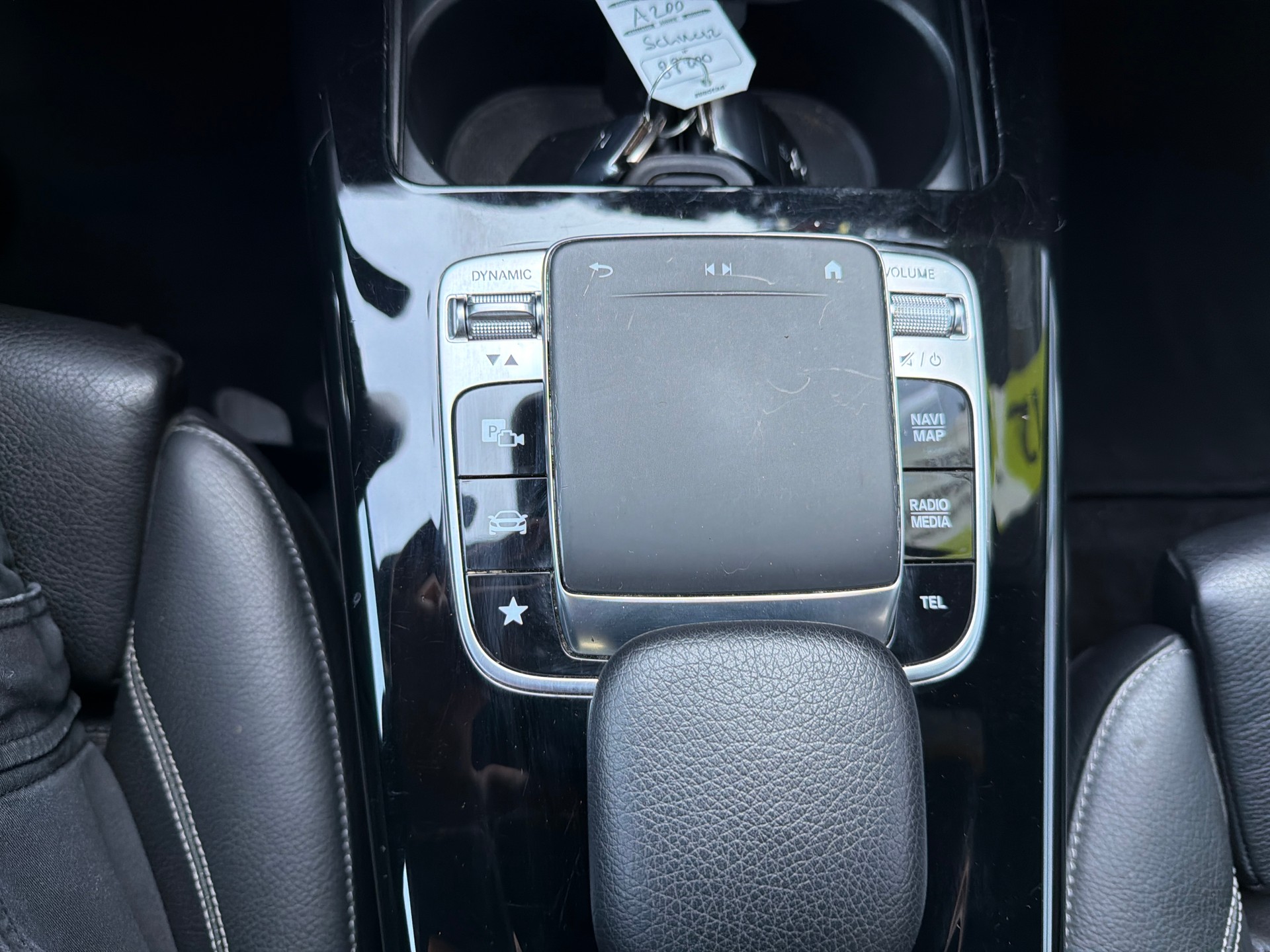 MERCEDES-BENZ A 200 AMG Line 7G-DCT-image-14