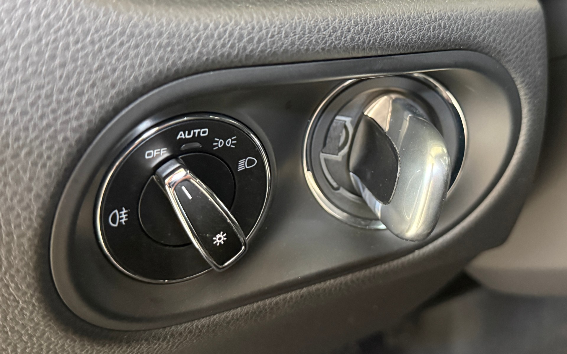 PORSCHE Macan PDK ***CH-FAHRZEUG***PORSCHE APPROVED GARANTIE BIS 2027***DISTANZREGLER***PANORAMADACH***-image-11