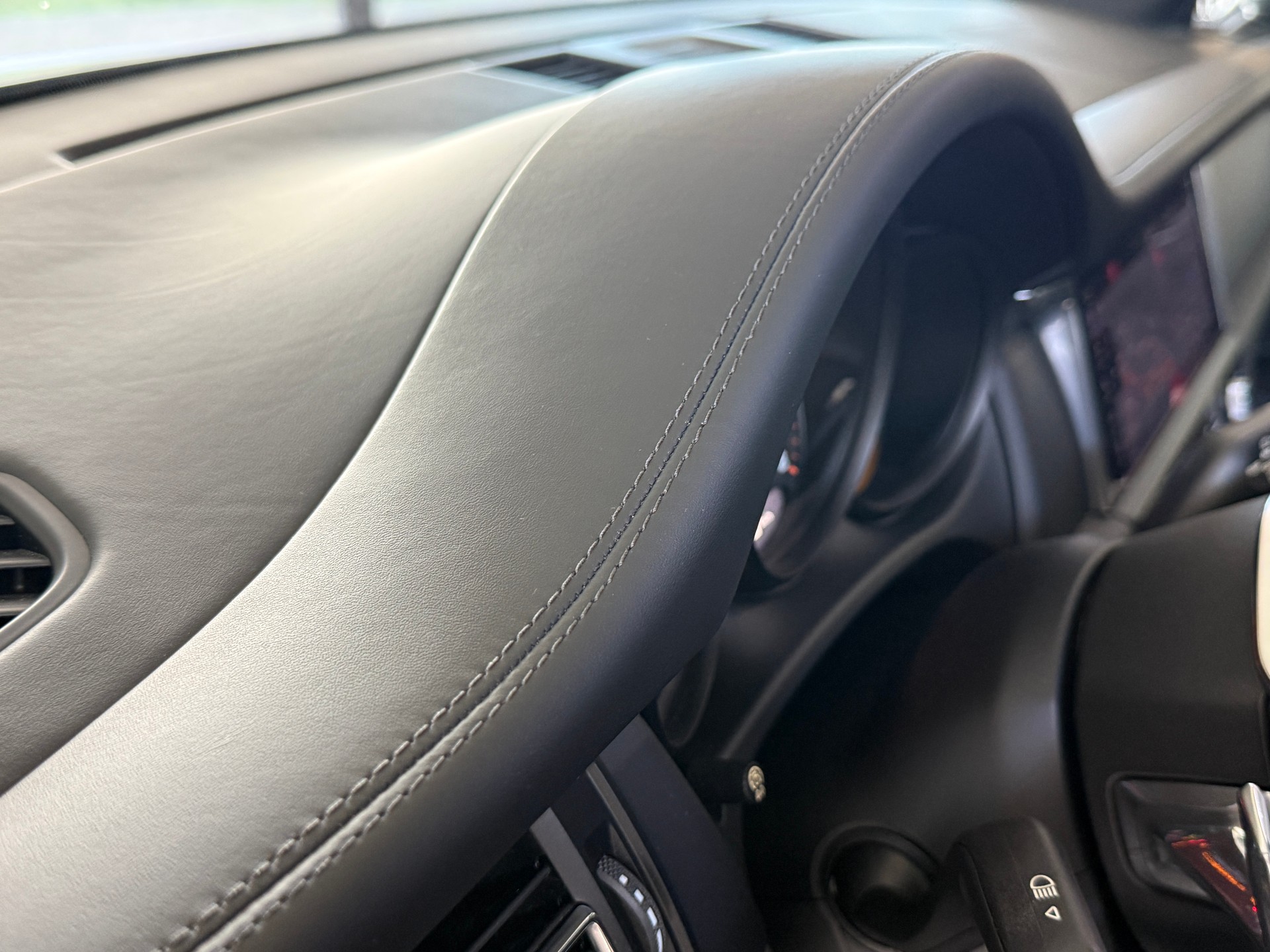 PORSCHE Macan PDK ***CH-FAHRZEUG***PORSCHE APPROVED GARANTIE BIS 2027***DISTANZREGLER***PANORAMADACH***-image-10