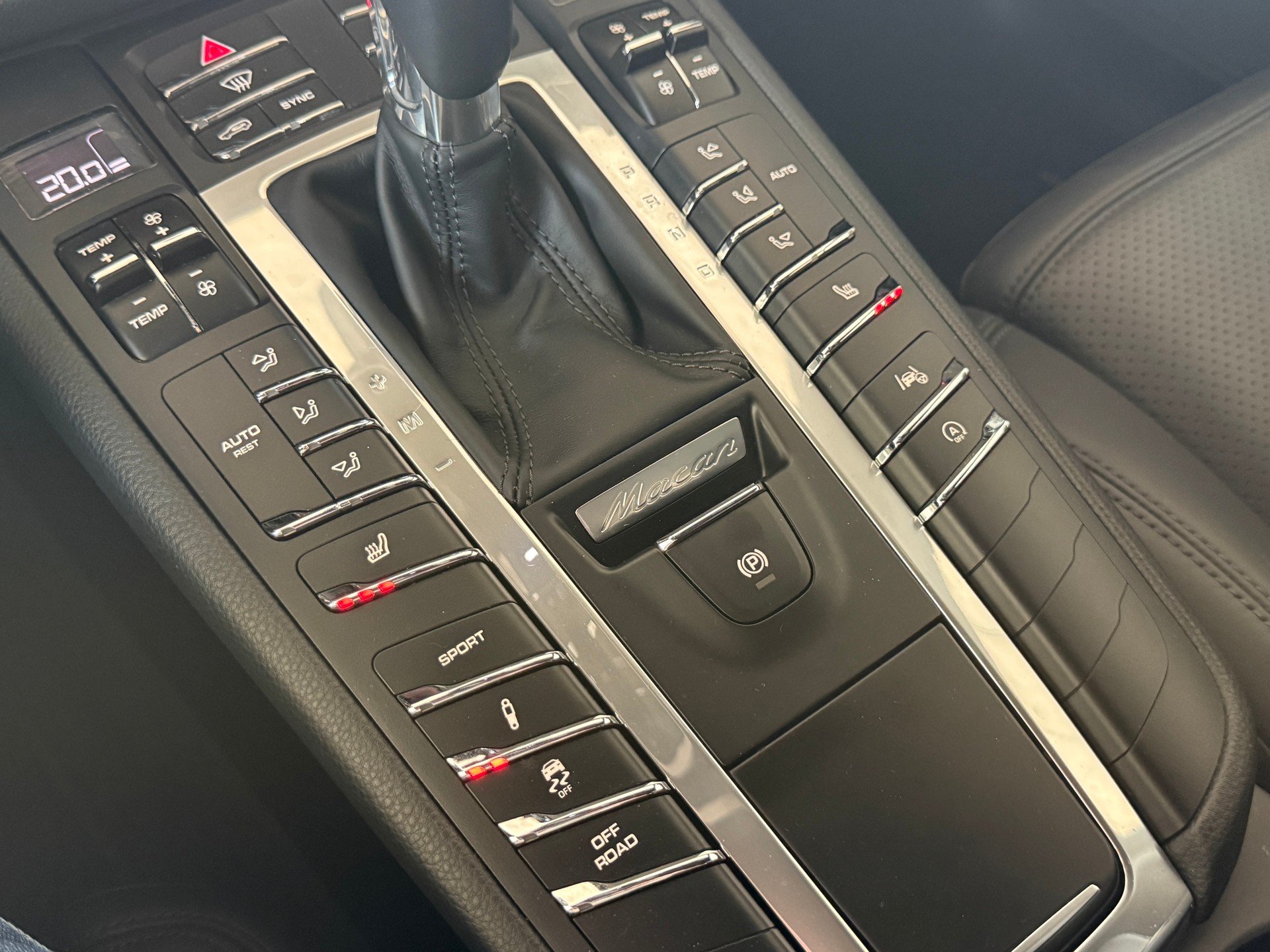 PORSCHE Macan PDK ***CH-FAHRZEUG***PORSCHE APPROVED GARANTIE BIS 2027***DISTANZREGLER***PANORAMADACH***-image-23
