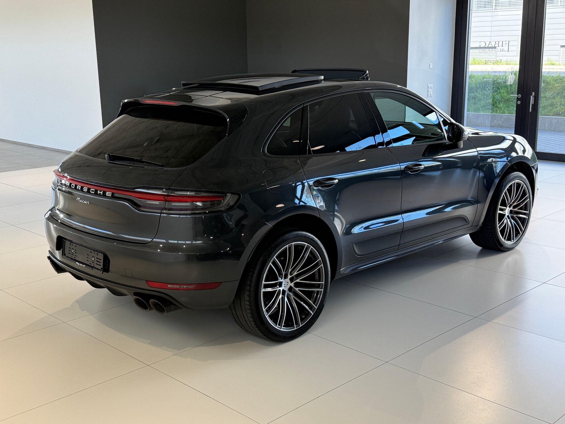 PORSCHE Macan PDK ***CH-FAHRZEUG***PORSCHE APPROVED GARANTIE BIS 2027***DISTANZREGLER***PANORAMADACH***-image-29