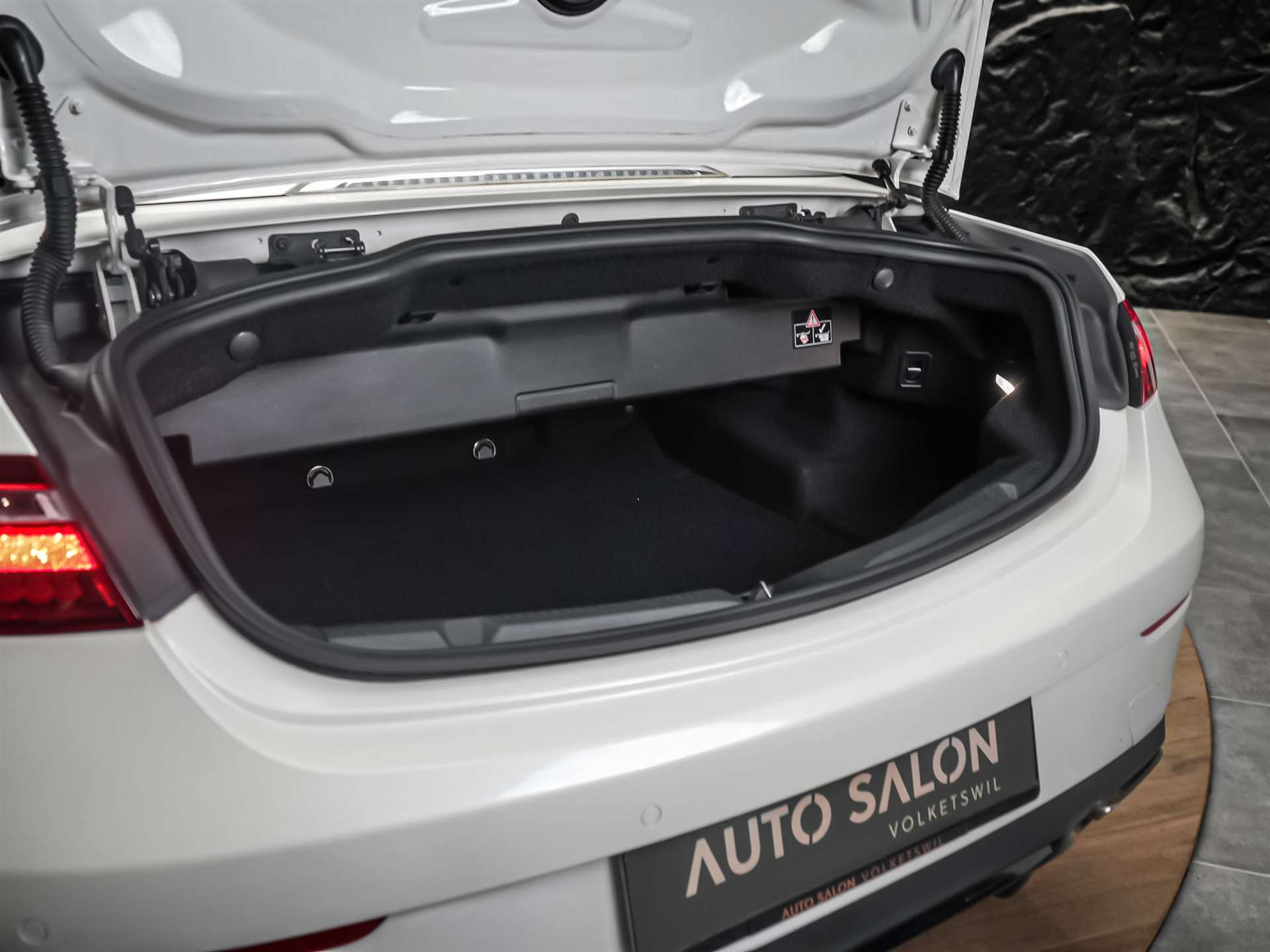 MERCEDES-BENZ E 400 Cabriolet AMG Line 4 Matic 9G-Tronic *Sitzkühlung*Burmester*Head-Up*-image-46
