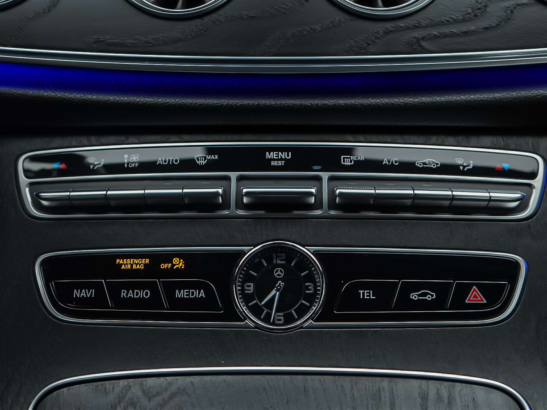 MERCEDES-BENZ E 400 Cabriolet AMG Line 4 Matic 9G-Tronic *Sitzkühlung*Burmester*Head-Up*-image-31