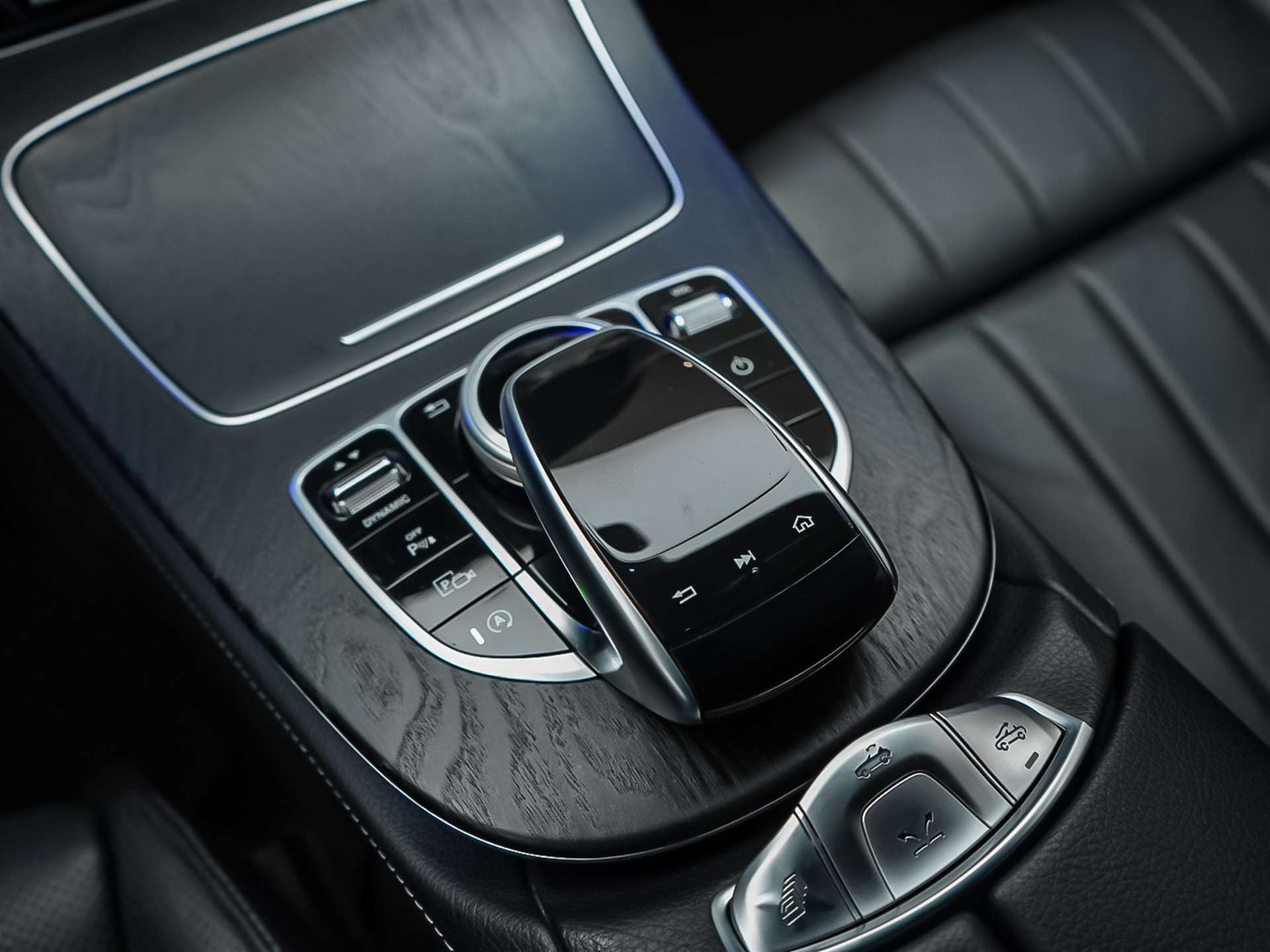 MERCEDES-BENZ E 400 Cabriolet AMG Line 4 Matic 9G-Tronic *Sitzkühlung*Burmester*Head-Up*-image-33