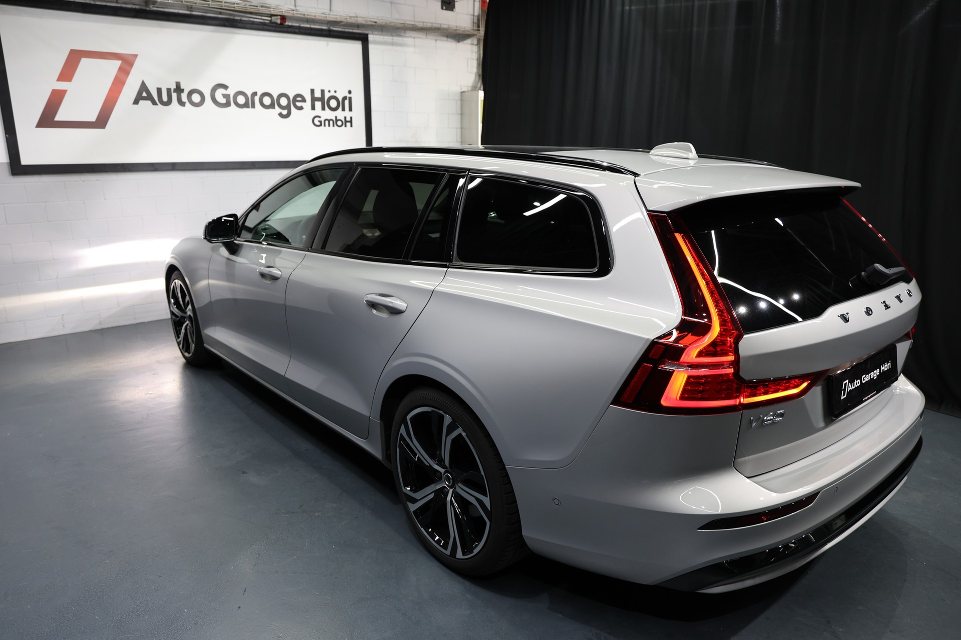 VOLVO V60 B4 Benzin Mild Hybrid Ultimate Dark DCT-image-19