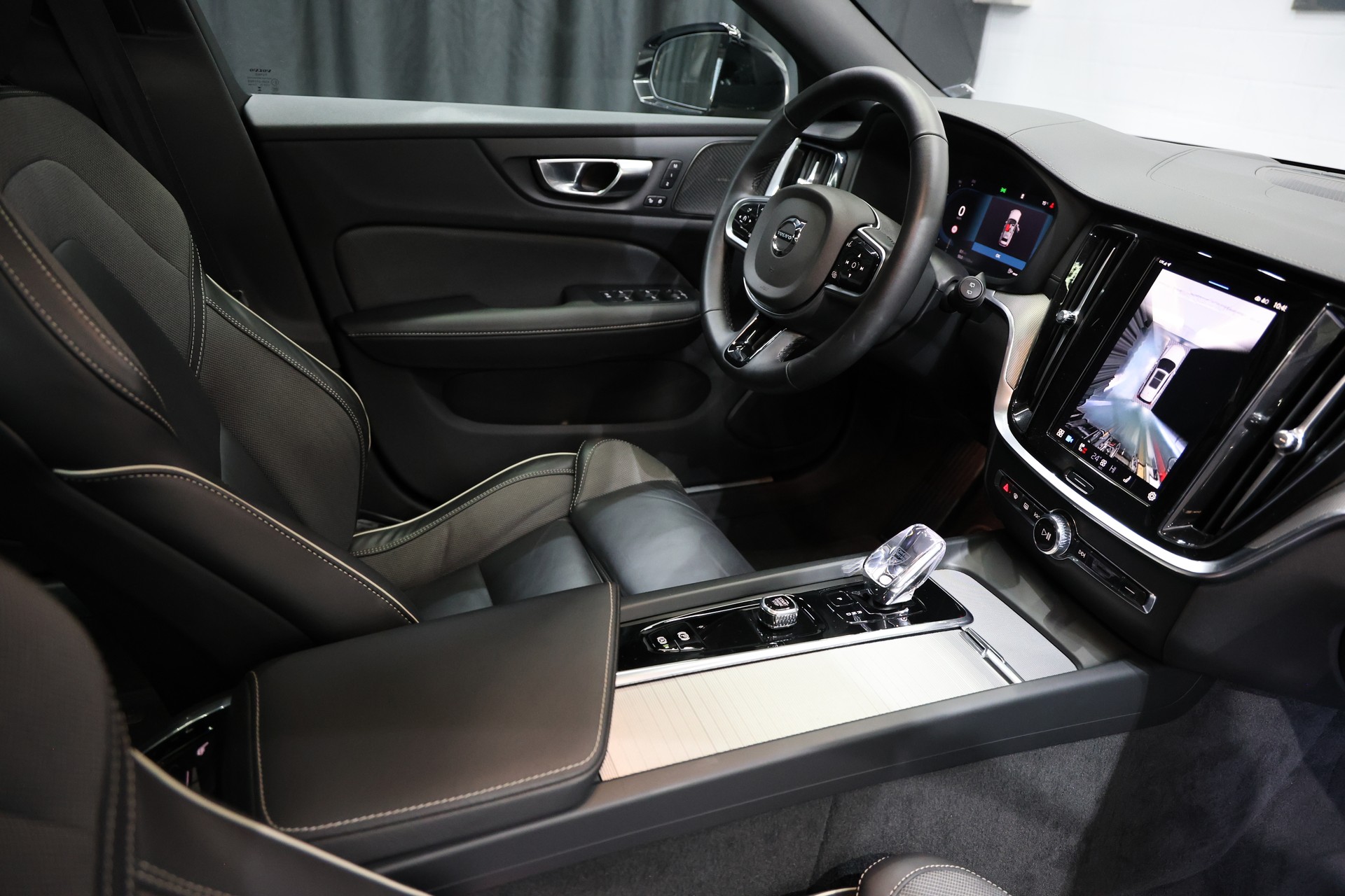 VOLVO V60 B4 Benzin Mild Hybrid Ultimate Dark DCT-image-16