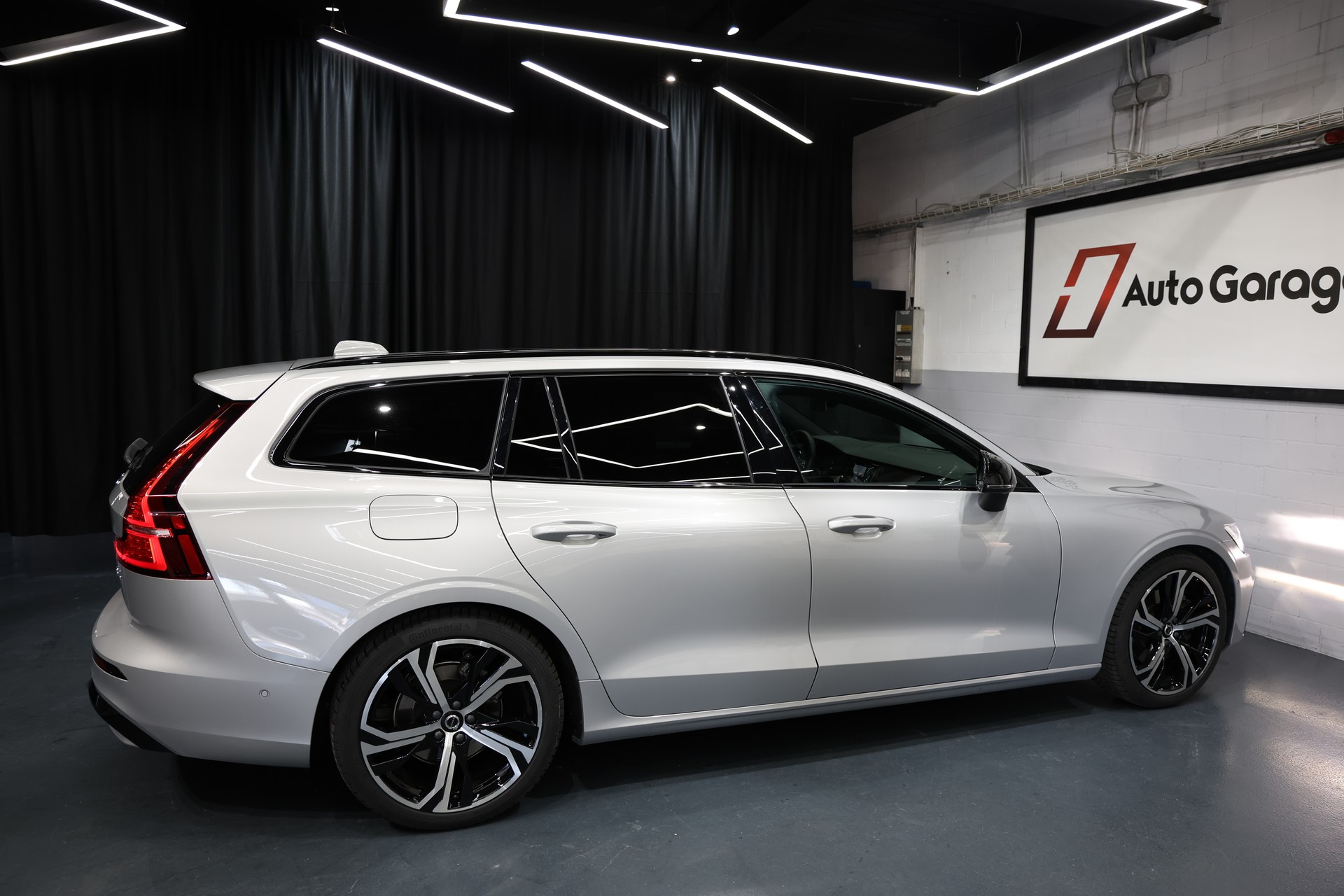 VOLVO V60 B4 Benzin Mild Hybrid Ultimate Dark DCT-image-12