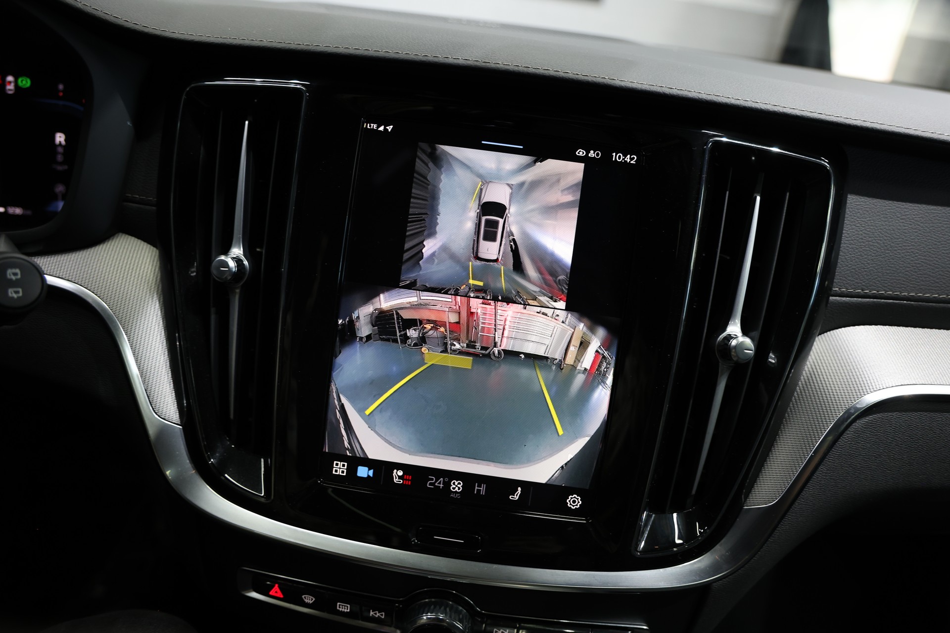 VOLVO V60 B4 Benzin Mild Hybrid Ultimate Dark DCT-image-9
