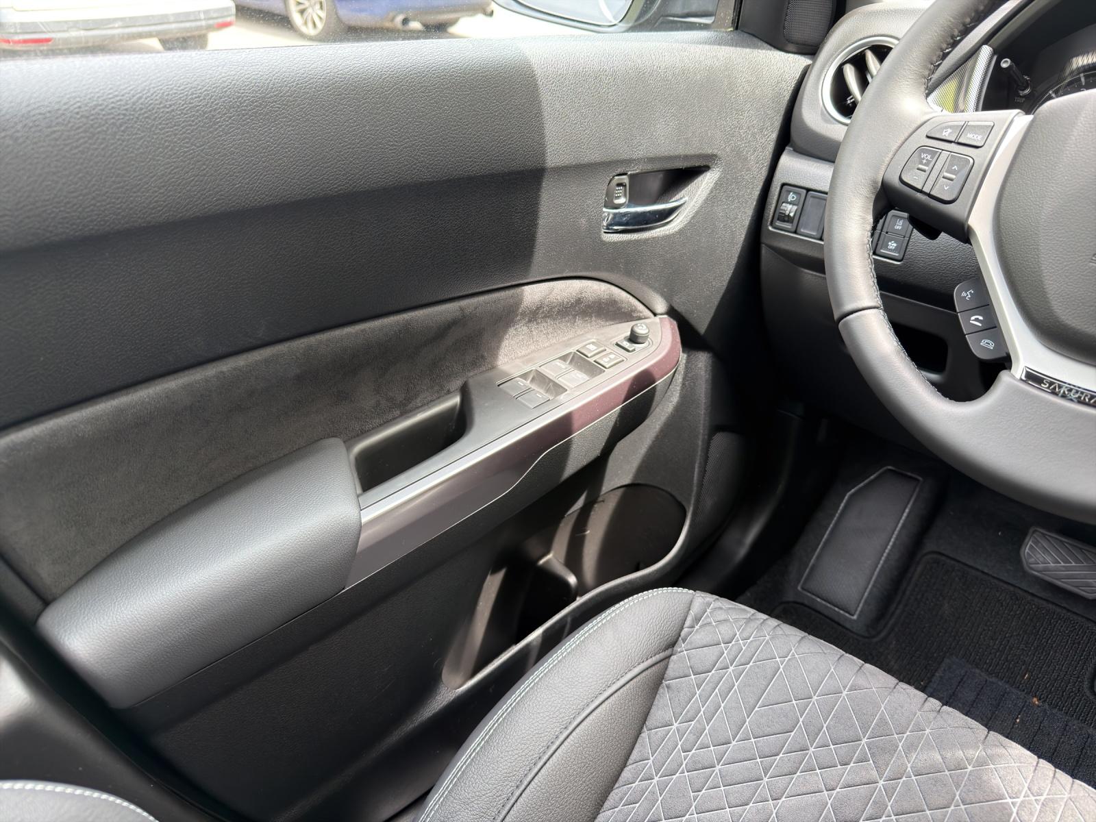 SUZUKI Vitara 1.4 T Sakura Top Hybrid 4x4-image-11