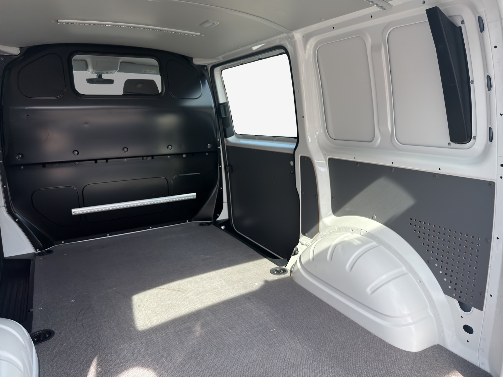 VW T6.1 2.0 TDI-image-14