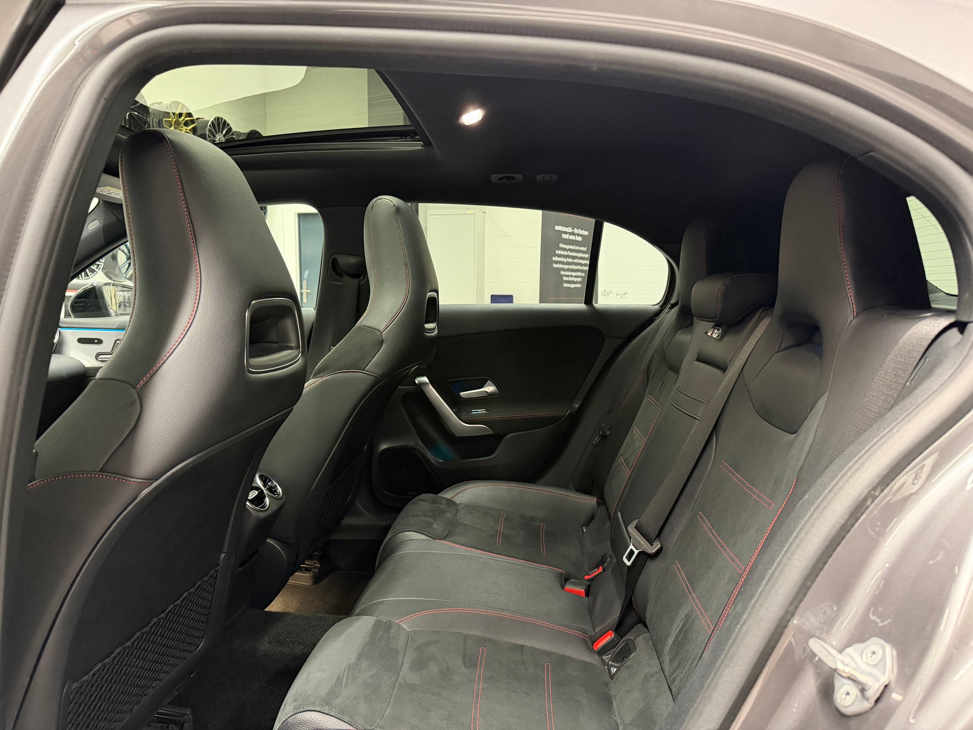 MERCEDES-BENZ A 250 AMG Line 4m *CH-Auto*Top Ausstattung*360°Kamera*Head-up*lückenlose Servicehistorie*-image-22