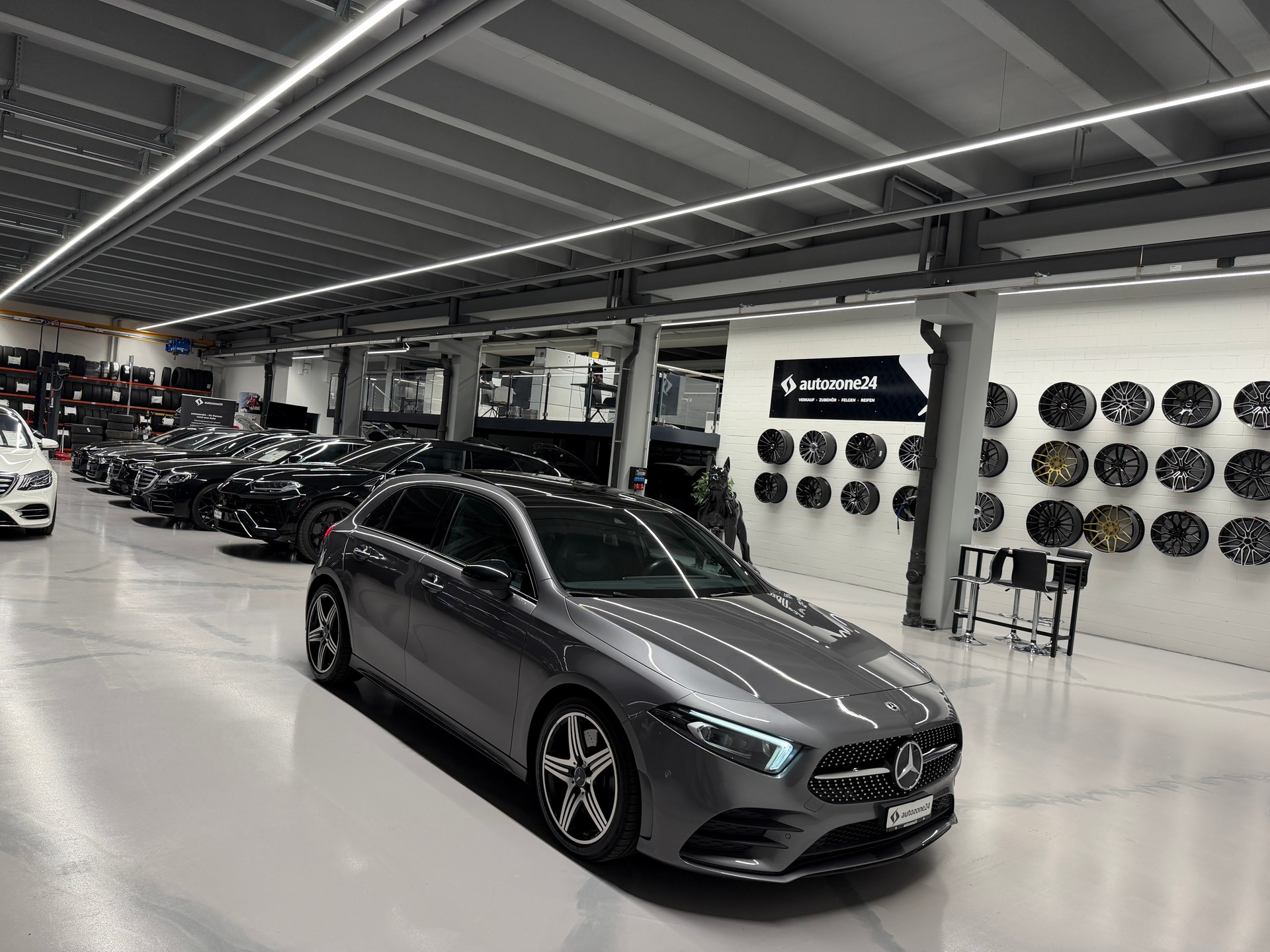 MERCEDES-BENZ A 250 AMG Line 4m *CH-Auto*Top Ausstattung*360°Kamera*Head-up*lückenlose Servicehistorie*-image-12