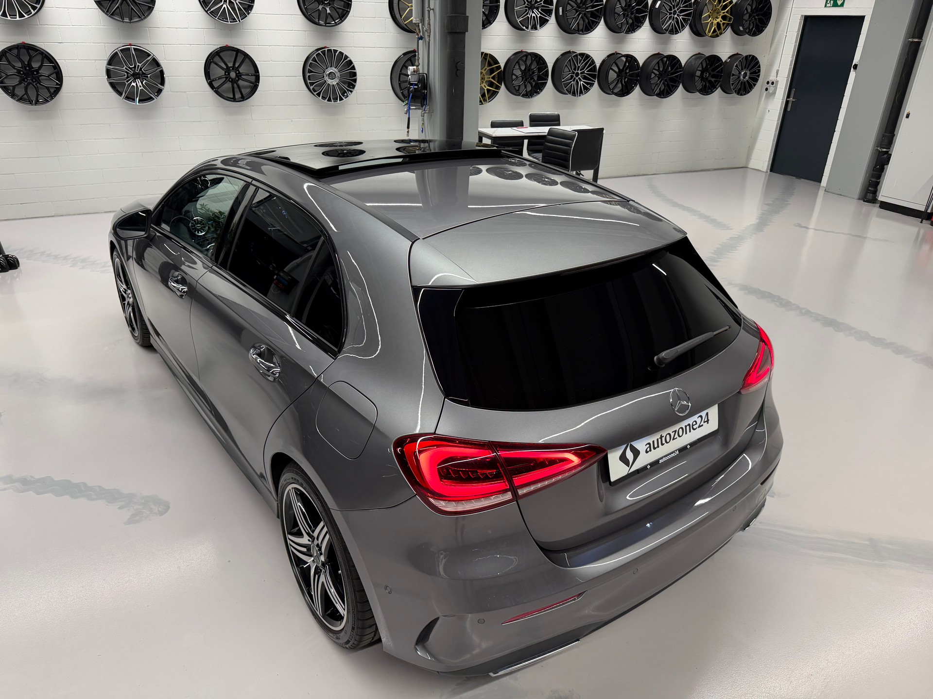 MERCEDES-BENZ A 250 AMG Line 4m *CH-Auto*Top Ausstattung*360°Kamera*Head-up*lückenlose Servicehistorie*-image-13