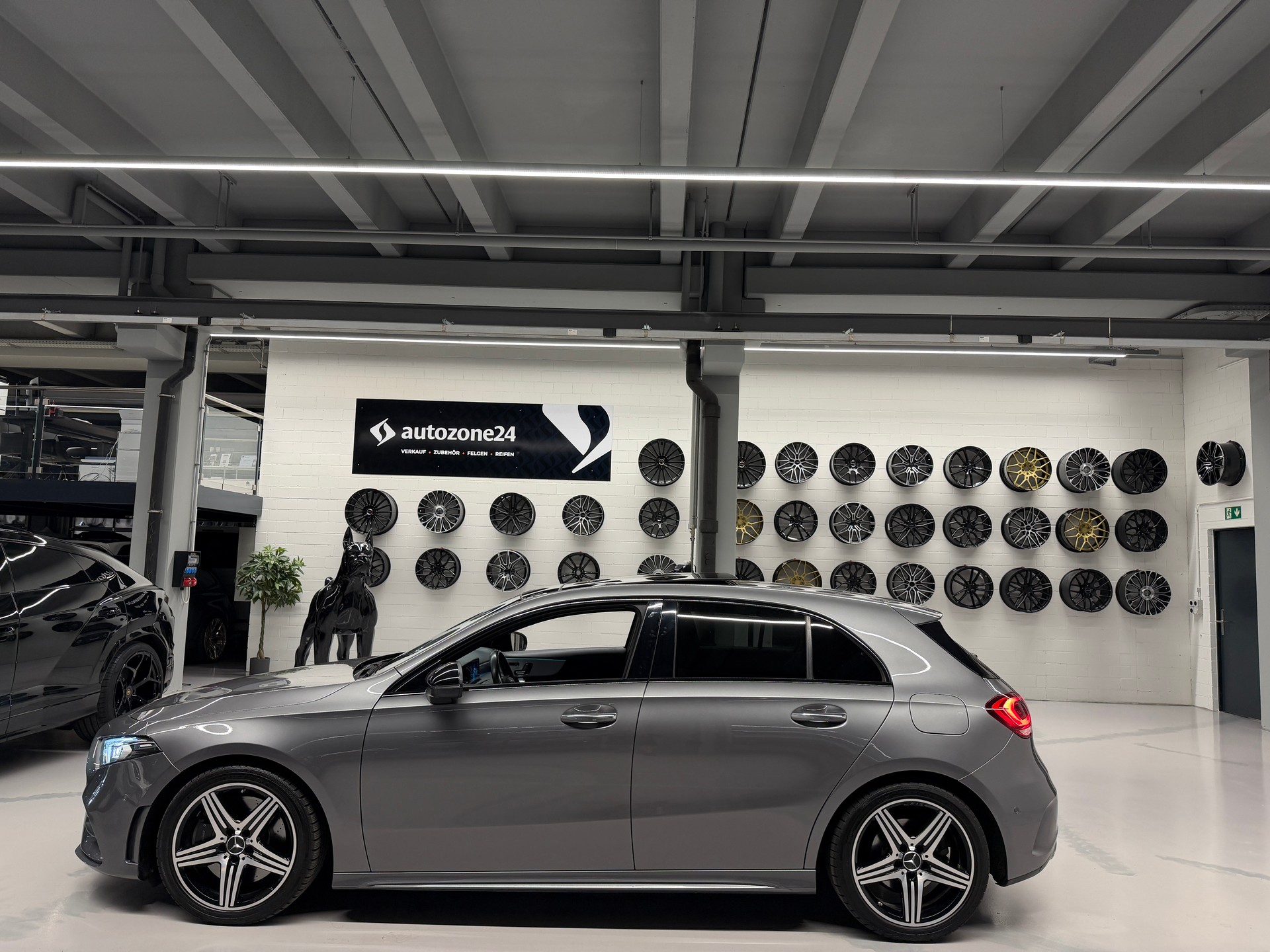 MERCEDES-BENZ A 250 AMG Line 4m *CH-Auto*Top Ausstattung*360°Kamera*Head-up*lückenlose Servicehistorie*-image-4