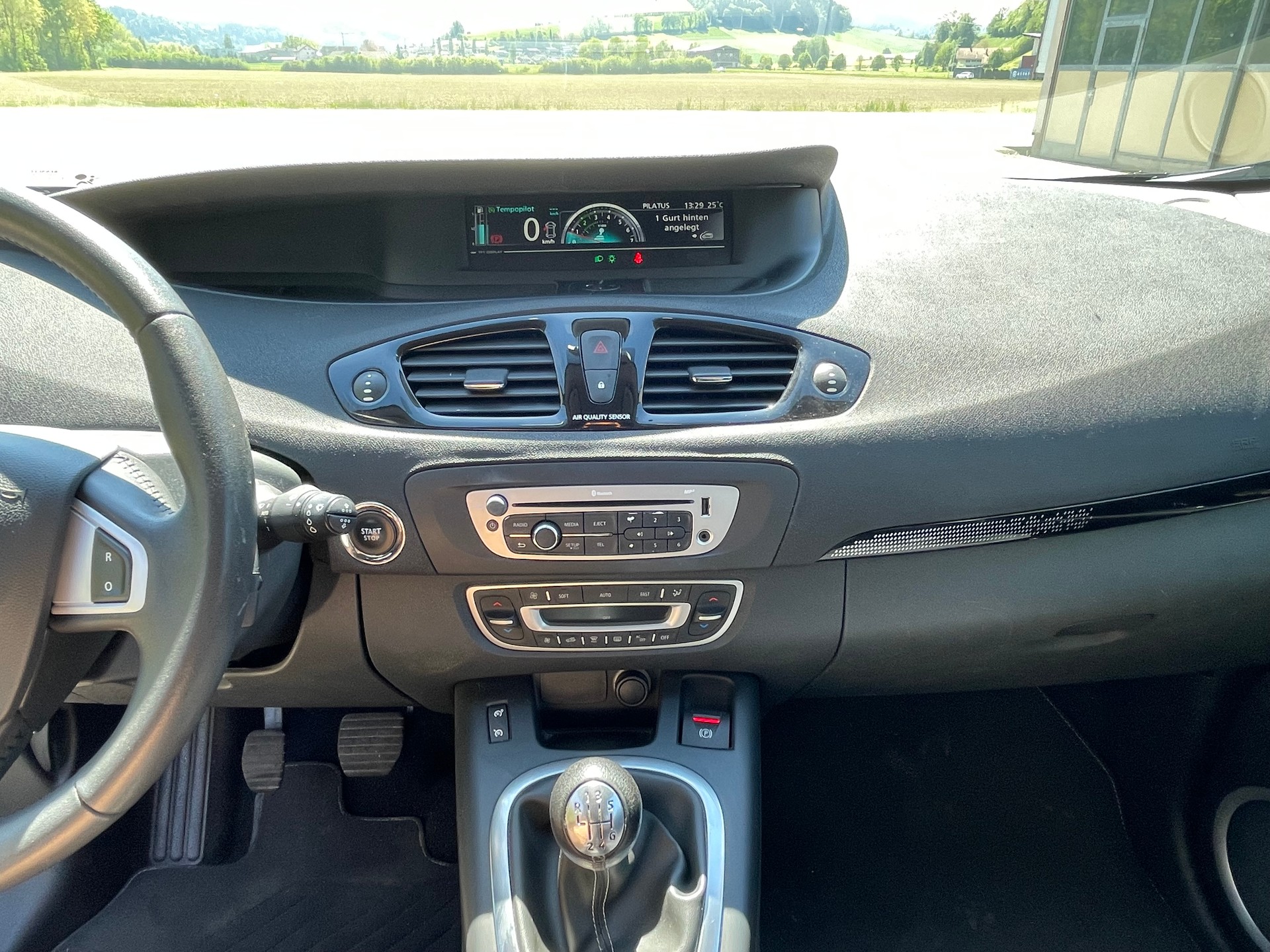 RENAULT Scénic 1.4 16V Turbo Bose-image-11