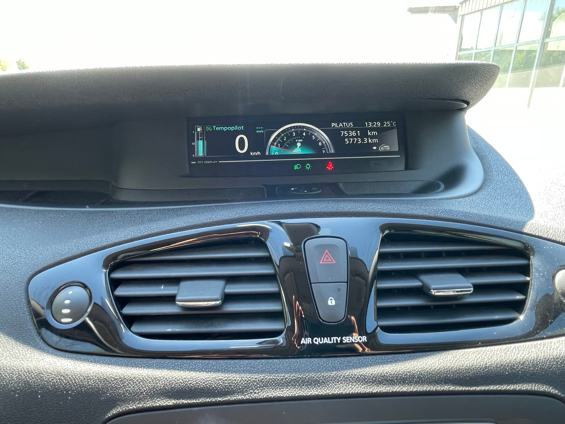 RENAULT Scénic 1.4 16V Turbo Bose-image-13