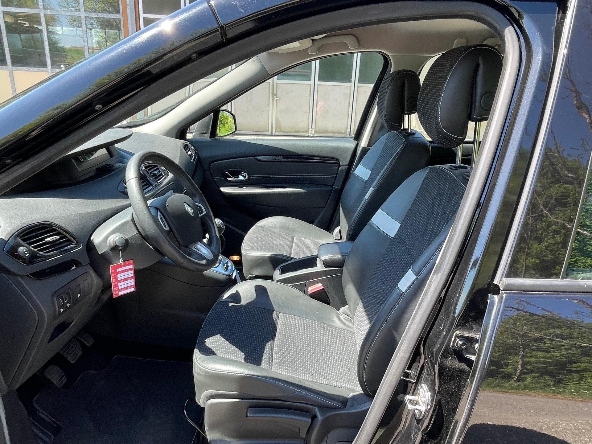 RENAULT Scénic 1.4 16V Turbo Bose-image-7