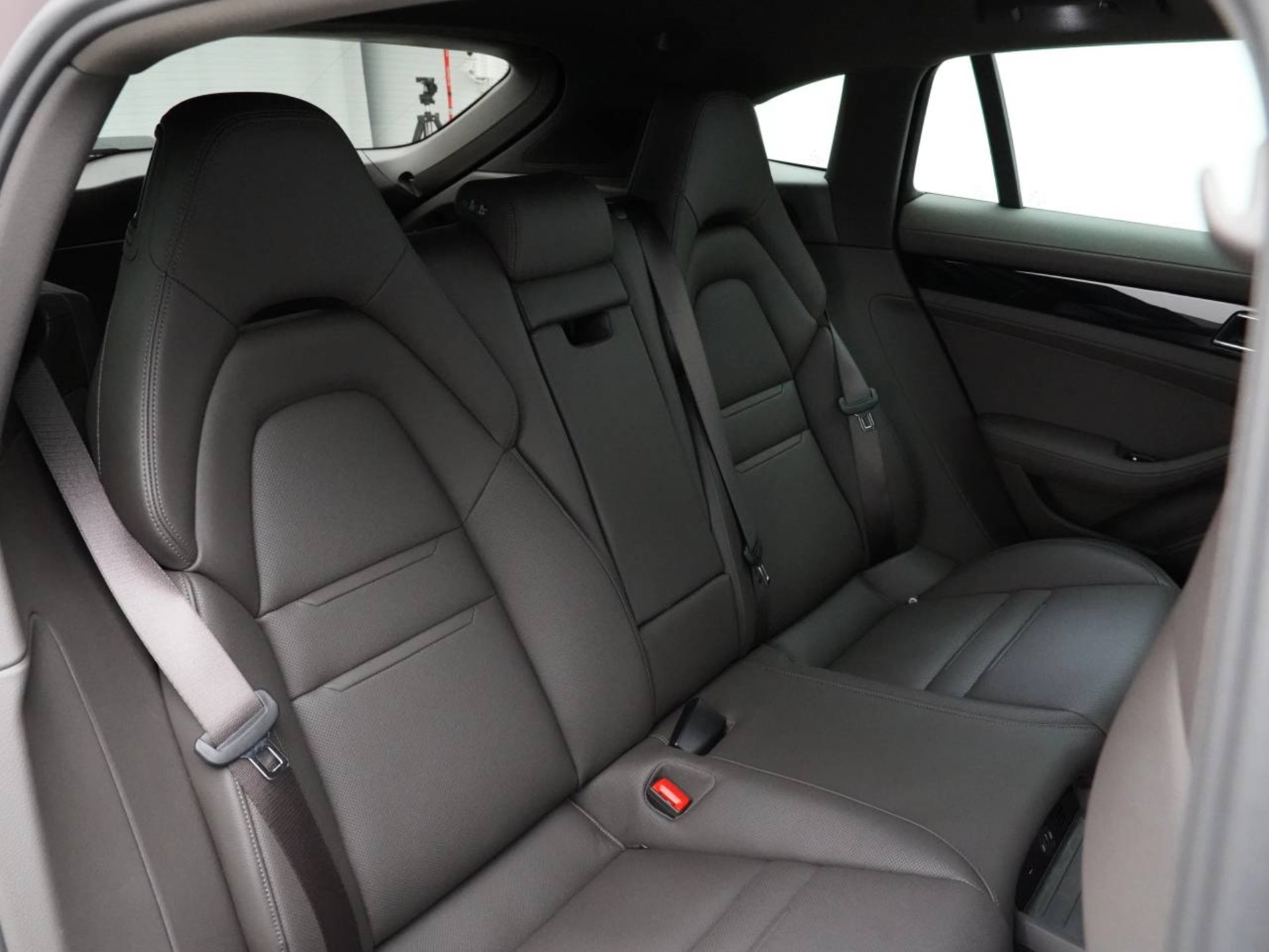 PORSCHE Panamera 4 E-Hybrid Sport Turismo-image-28