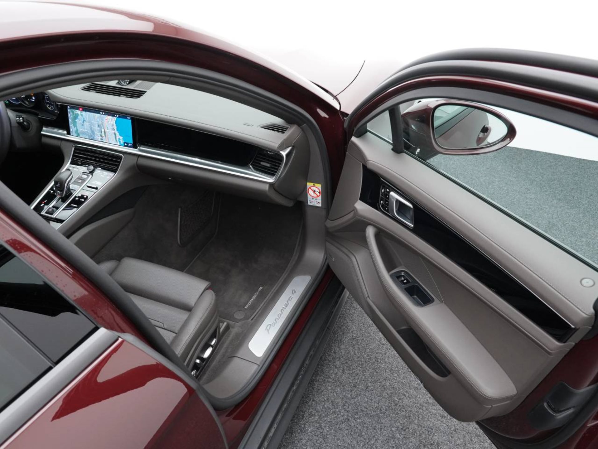 PORSCHE Panamera 4 E-Hybrid Sport Turismo-image-21