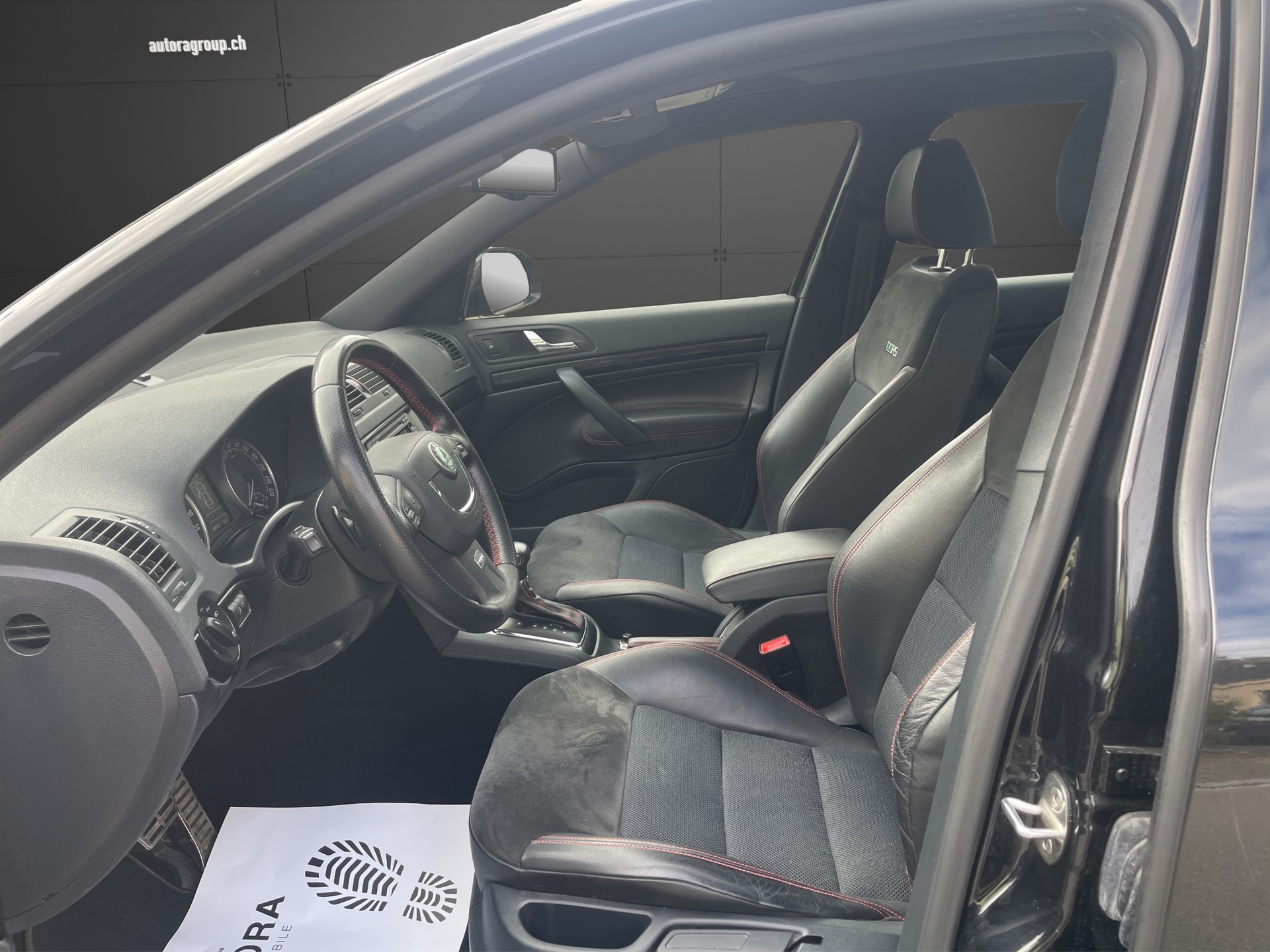 SKODA Octavia Combi 2.0 TDI RS DSG-image-11