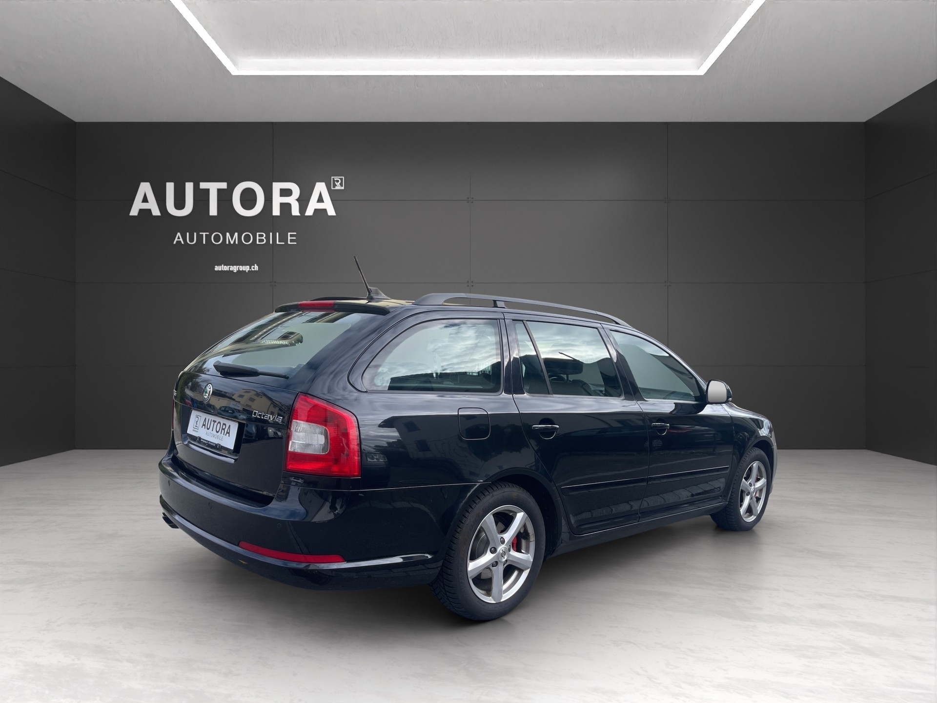 SKODA Octavia Combi 2.0 TDI RS DSG-image-5
