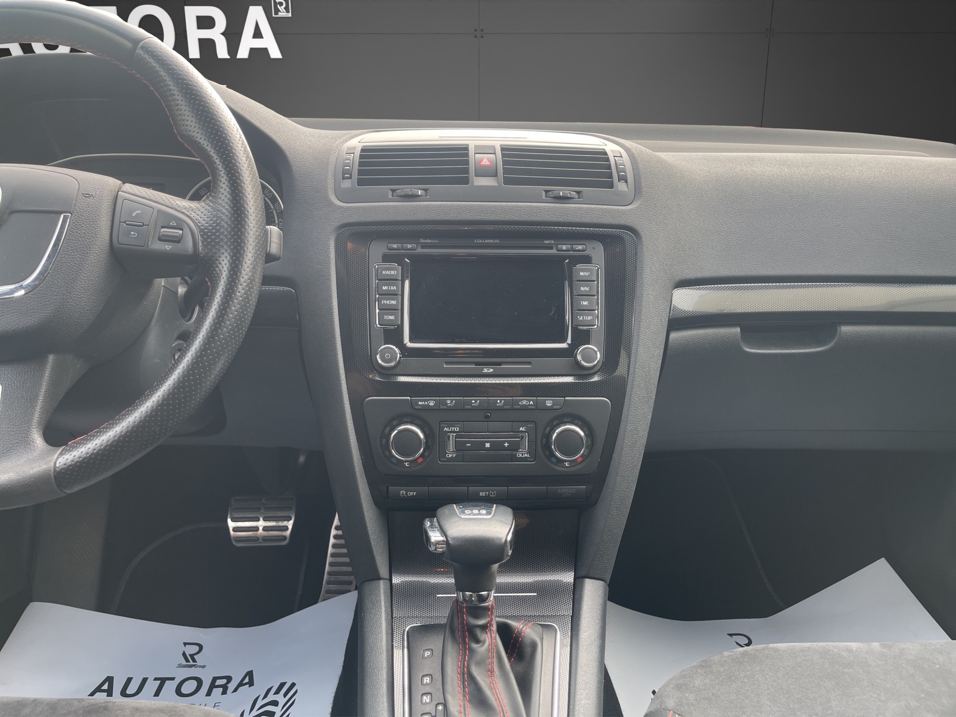 SKODA Octavia Combi 2.0 TDI RS DSG-image-10