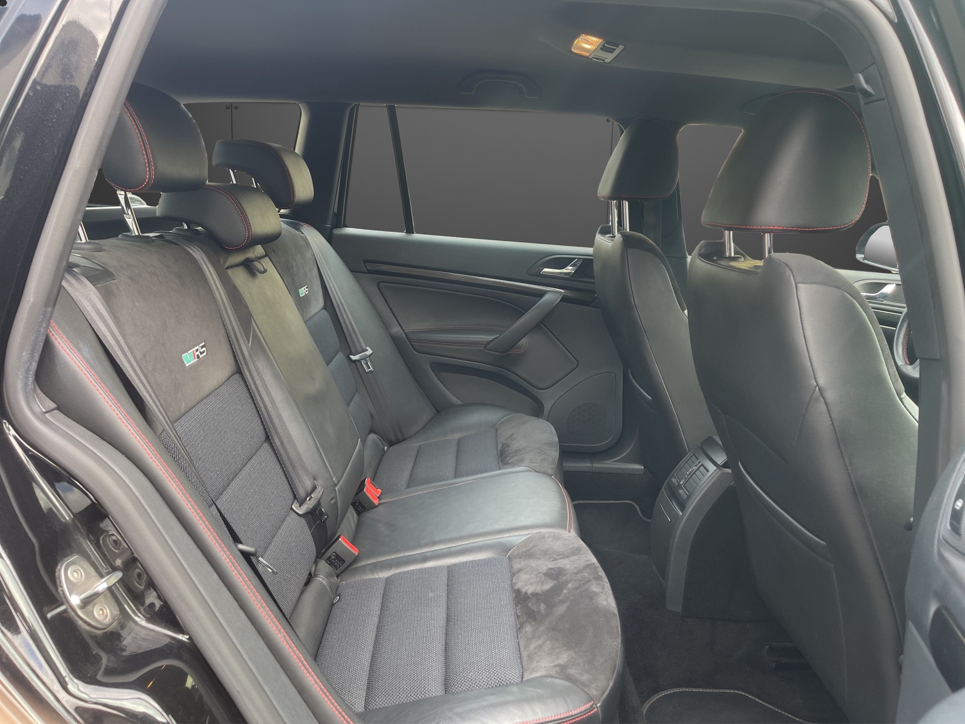 SKODA Octavia Combi 2.0 TDI RS DSG-image-14