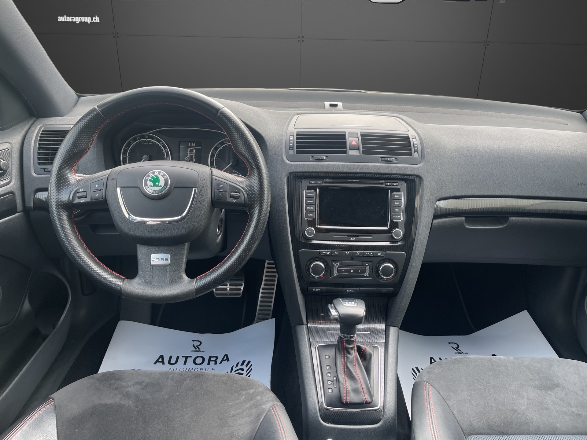 SKODA Octavia Combi 2.0 TDI RS DSG-image-9